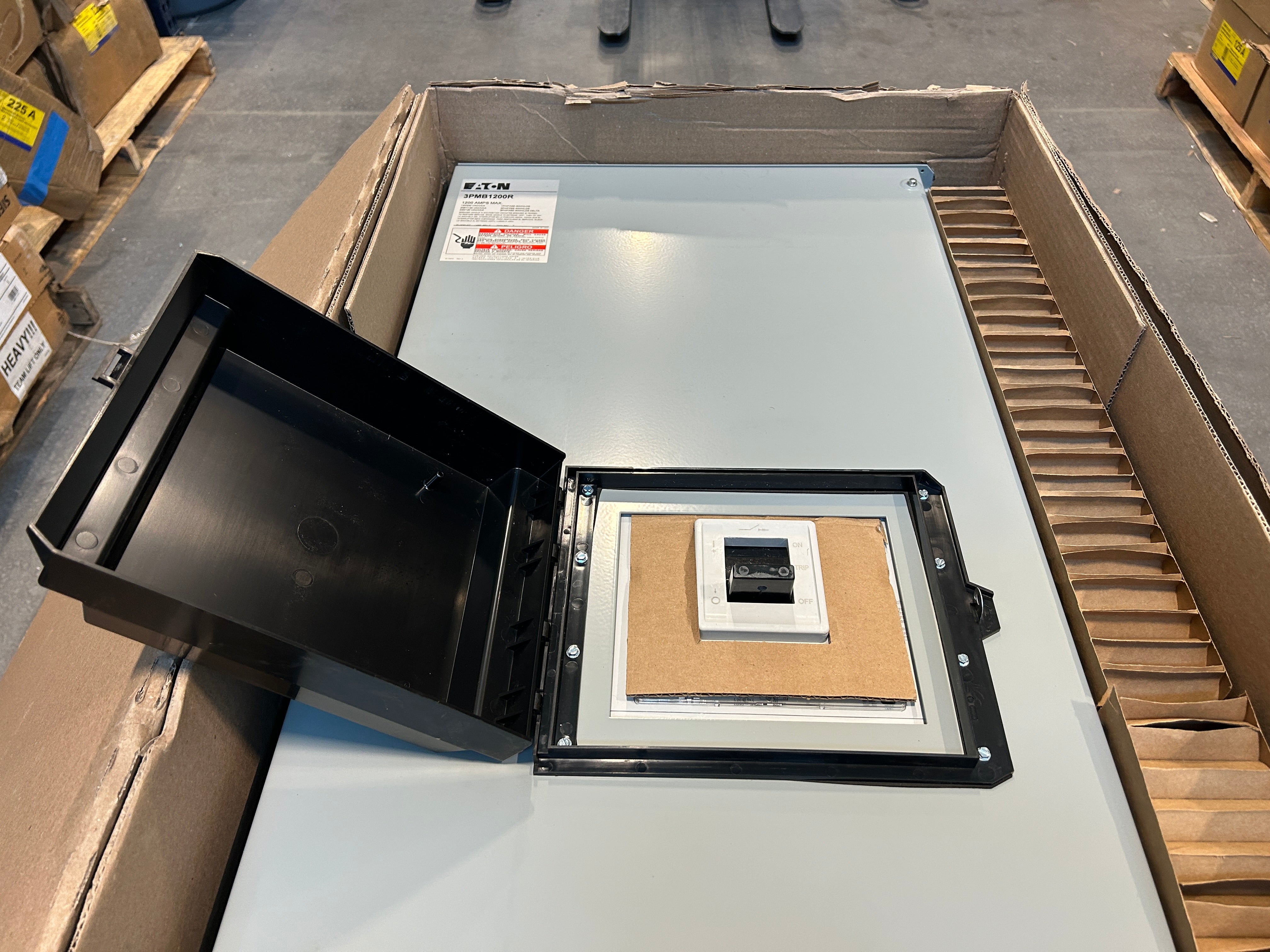 Eaton 3PMB1200R 3PH 1200A Main Disconnect w/ARMS Maintenance Mode