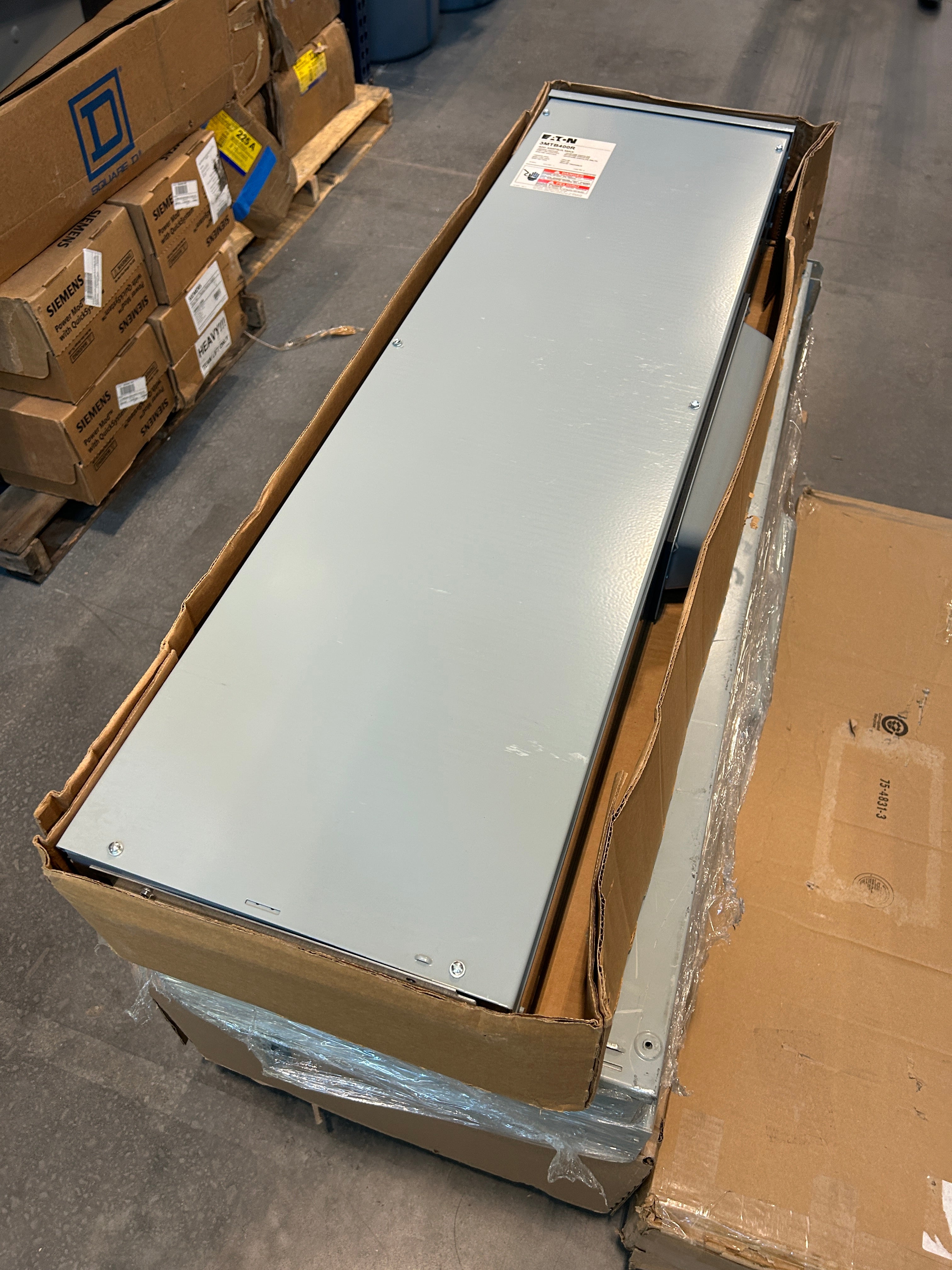 Eaton 3MTB400R 400A 3PH Main Tap Box