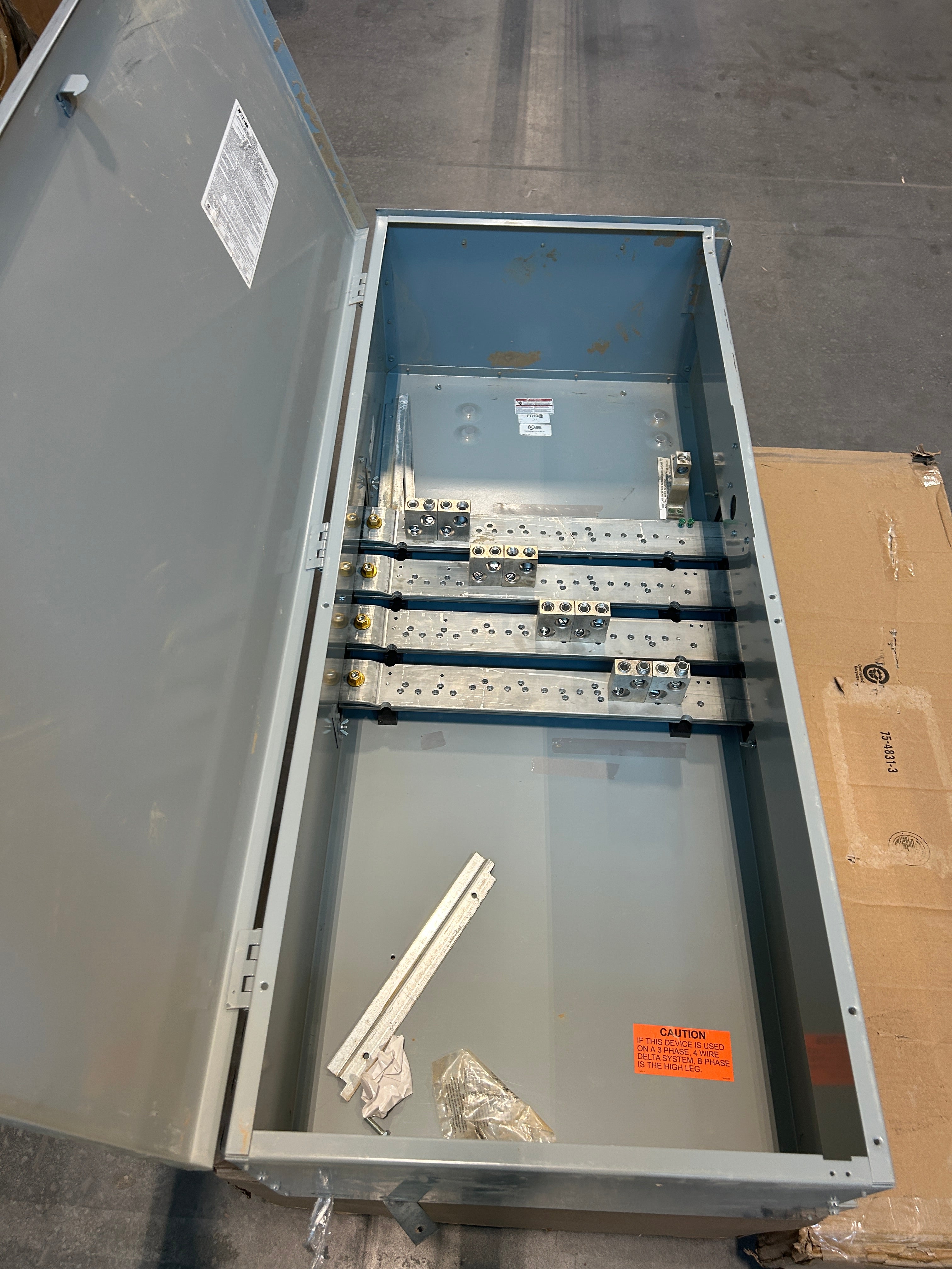 Eaton 3MTB800R 800A Three Phase Main Tap Box