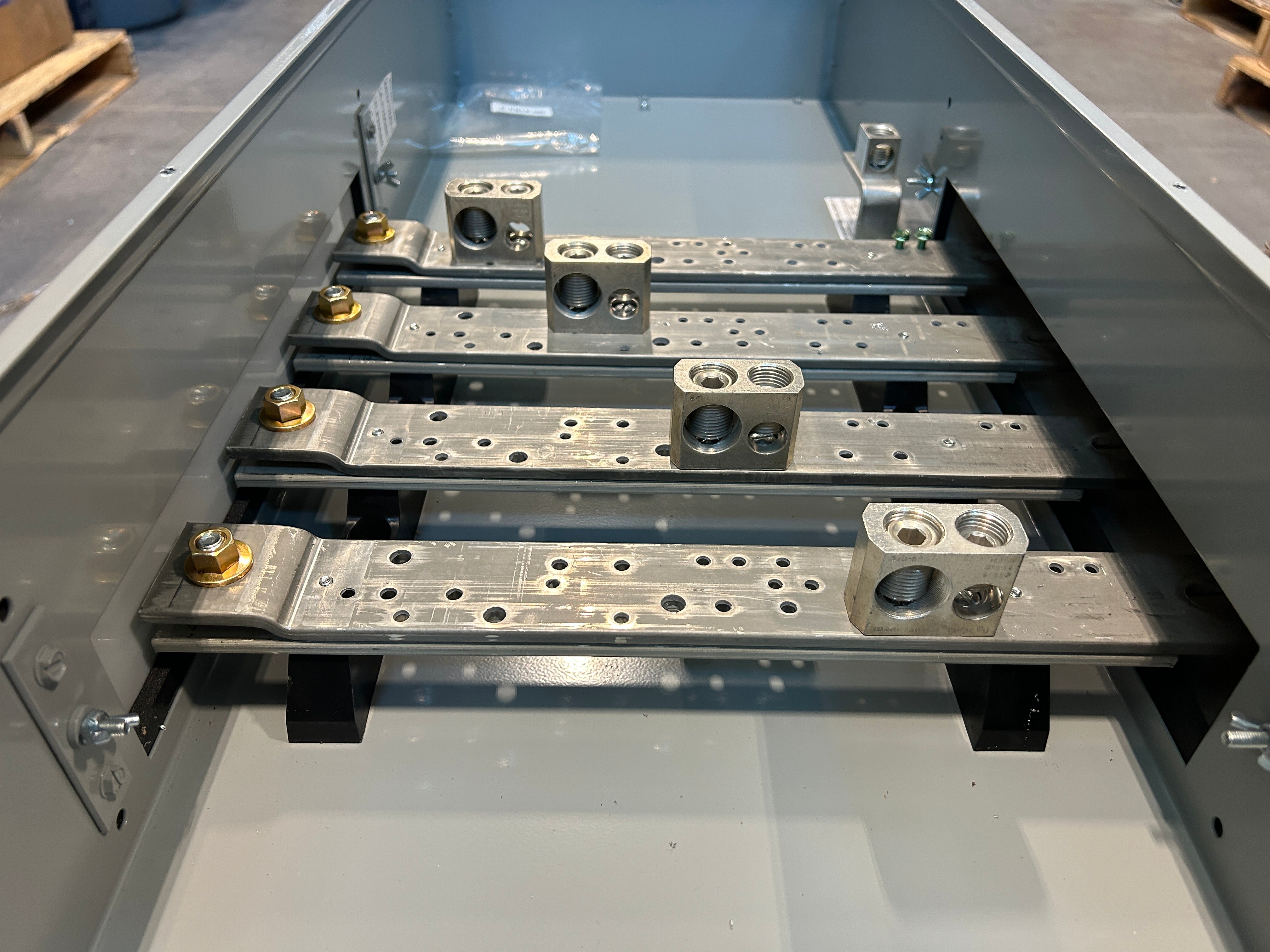 Eaton 3MTB400R 400A 3PH Main Tap Box