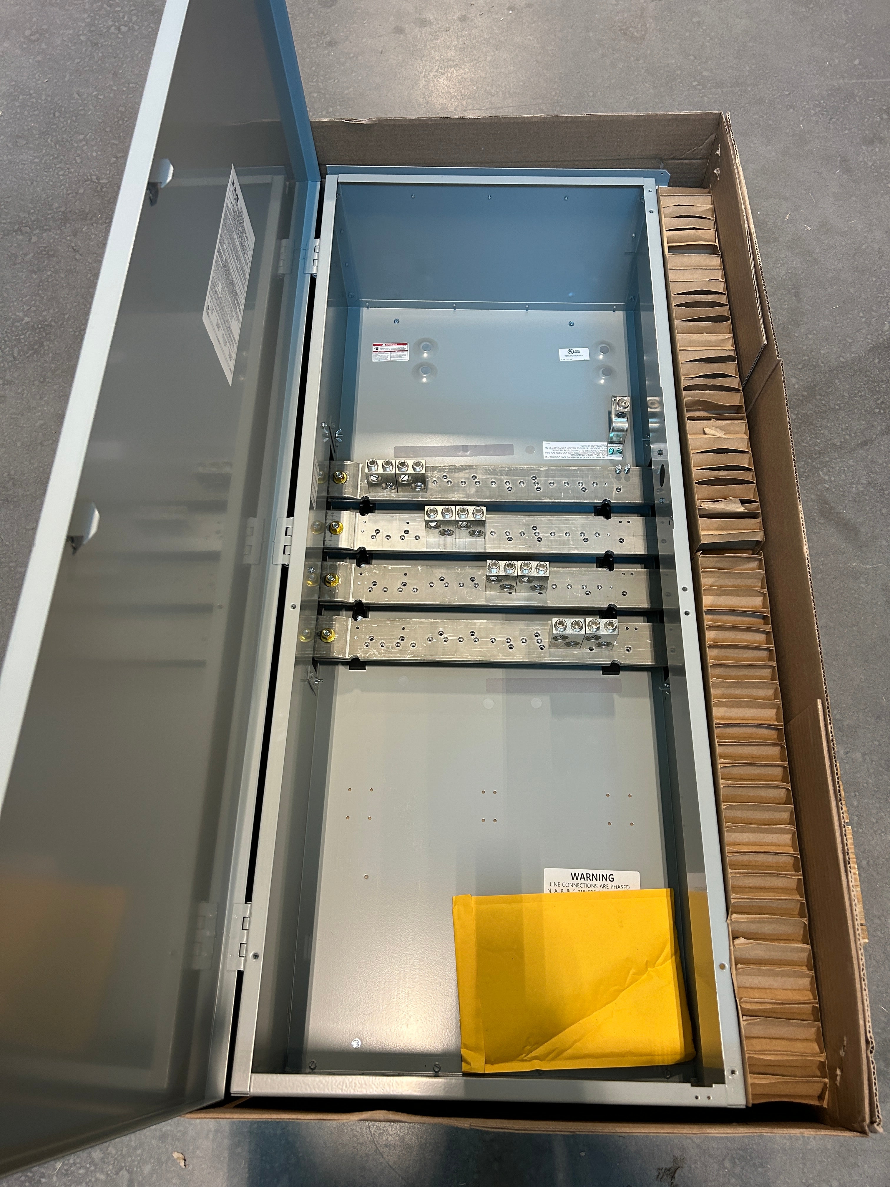 Eaton 3MTB1200R 1200A Three Phase Main Tap Box