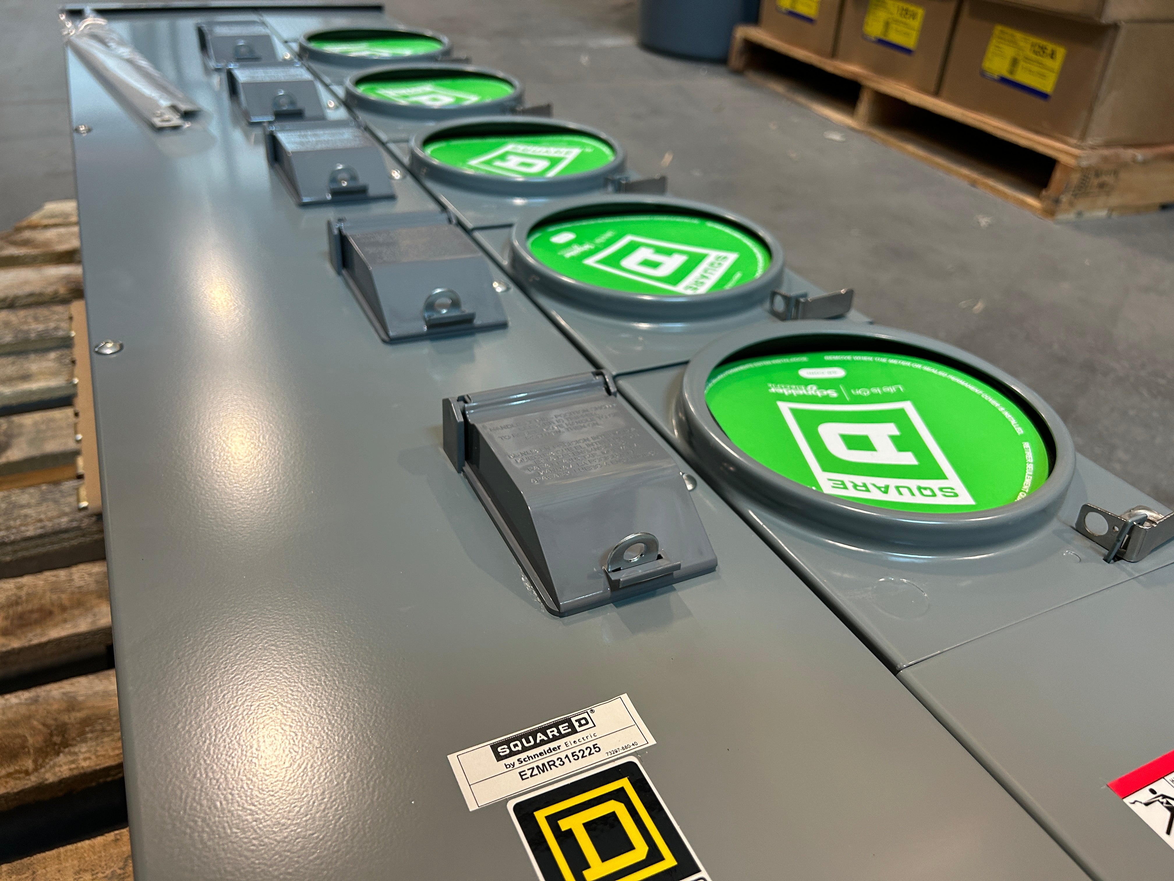 Square D EZMR315225 3PH In / 1PH Out 5-Gang 225A Socket Ringless Meter Stack