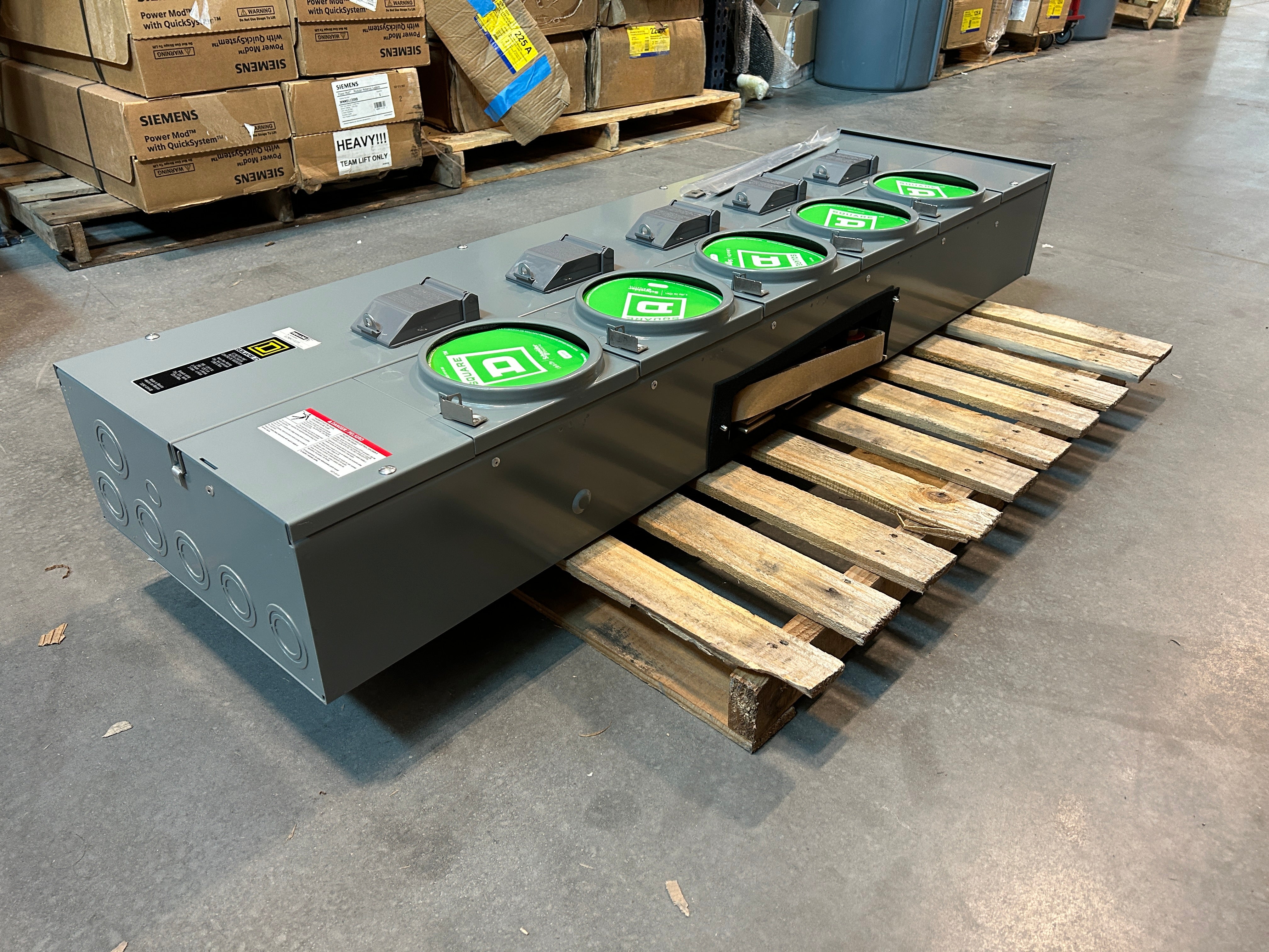 Square D EZMR315225 3PH In / 1PH Out 5-Gang 225A Socket Ringless Meter Stack