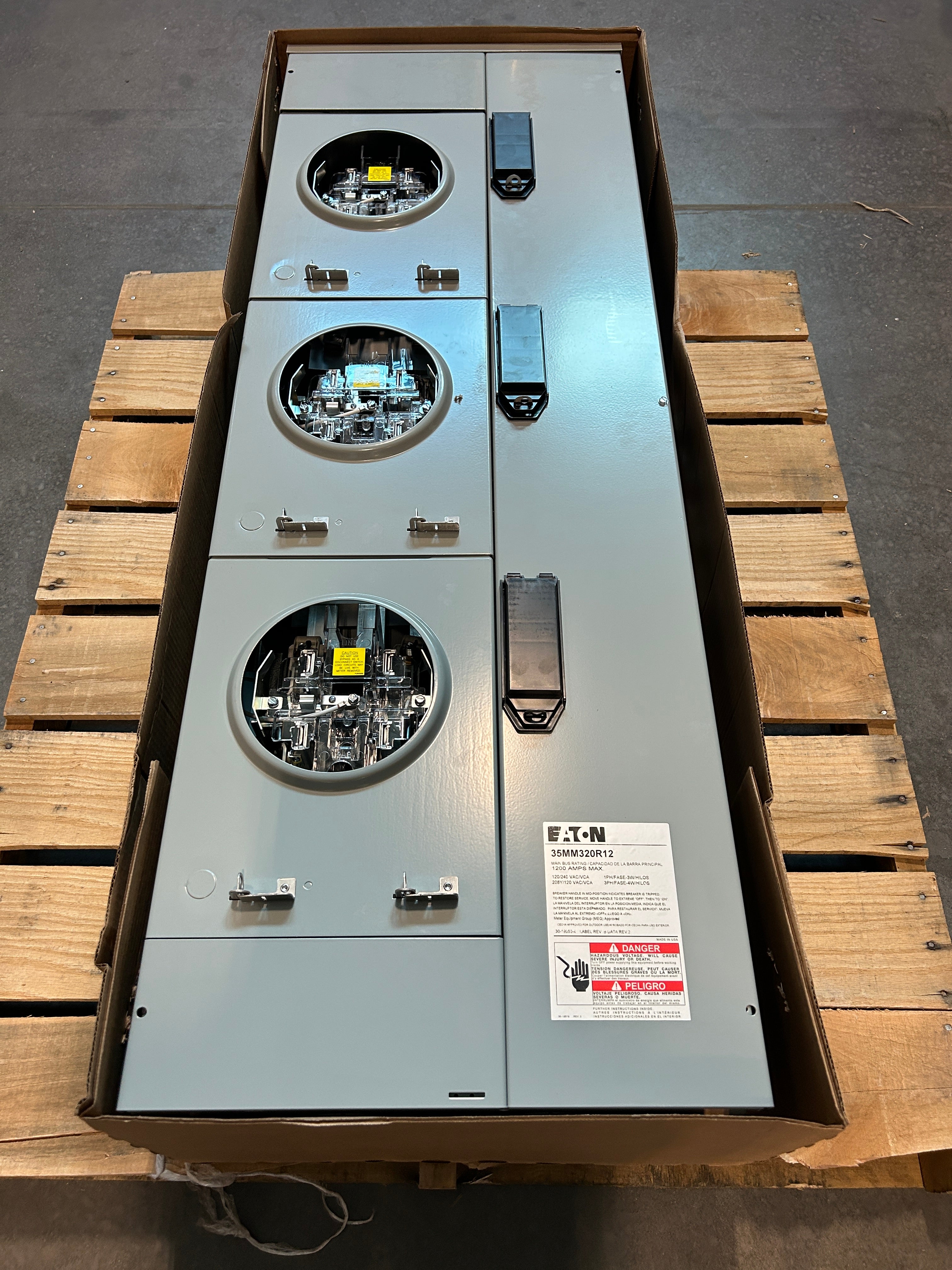 Eaton 35MM320R12 3PH In / 1PH Out 3 Gang 225A Socket Ringless Lever Bypass 1200A Bus Meter Stack