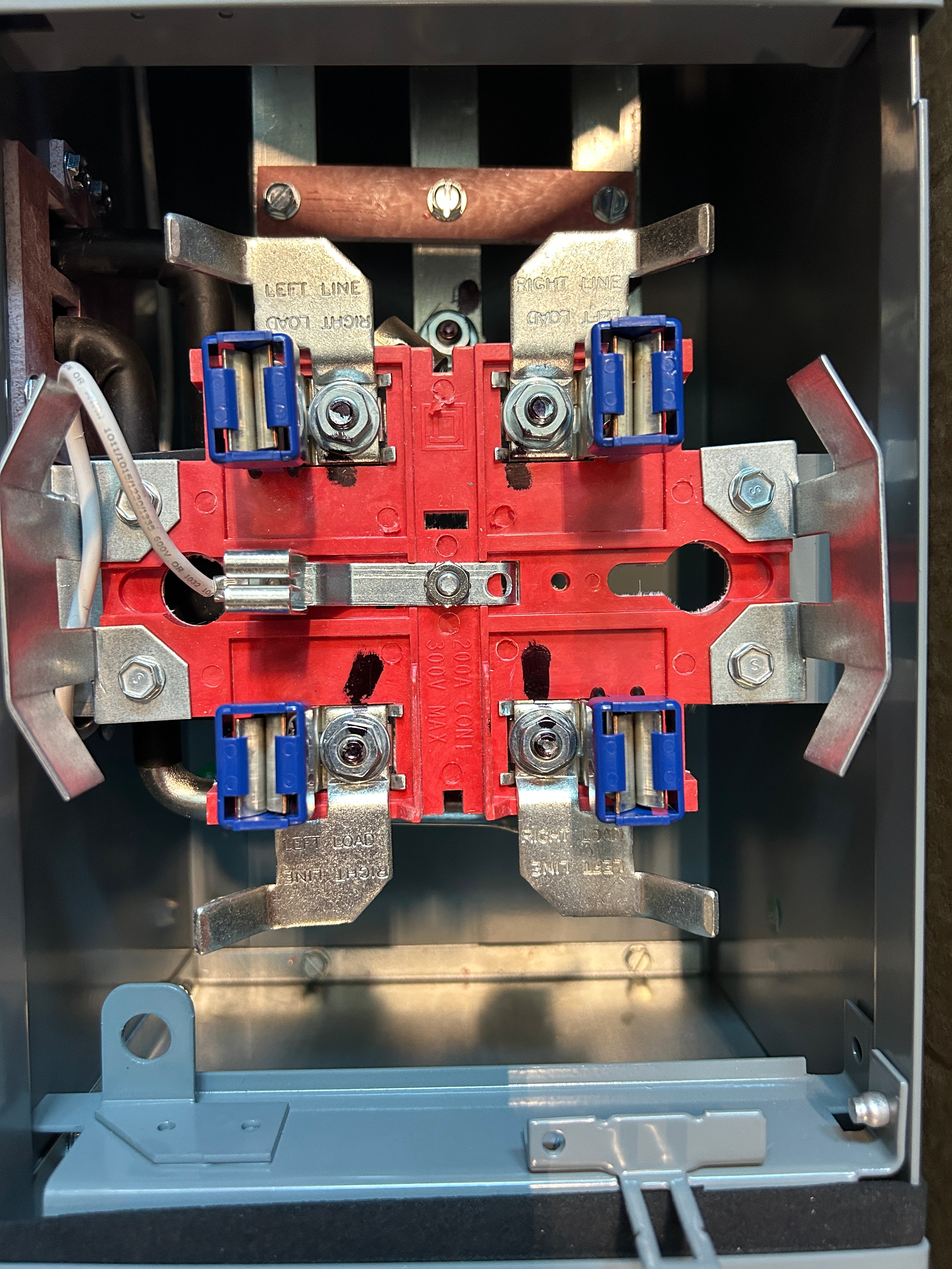 Square D EZMH315125 3PH In / 1PH Out 5 Gang Ringless Horn Bypass Meter Stack
