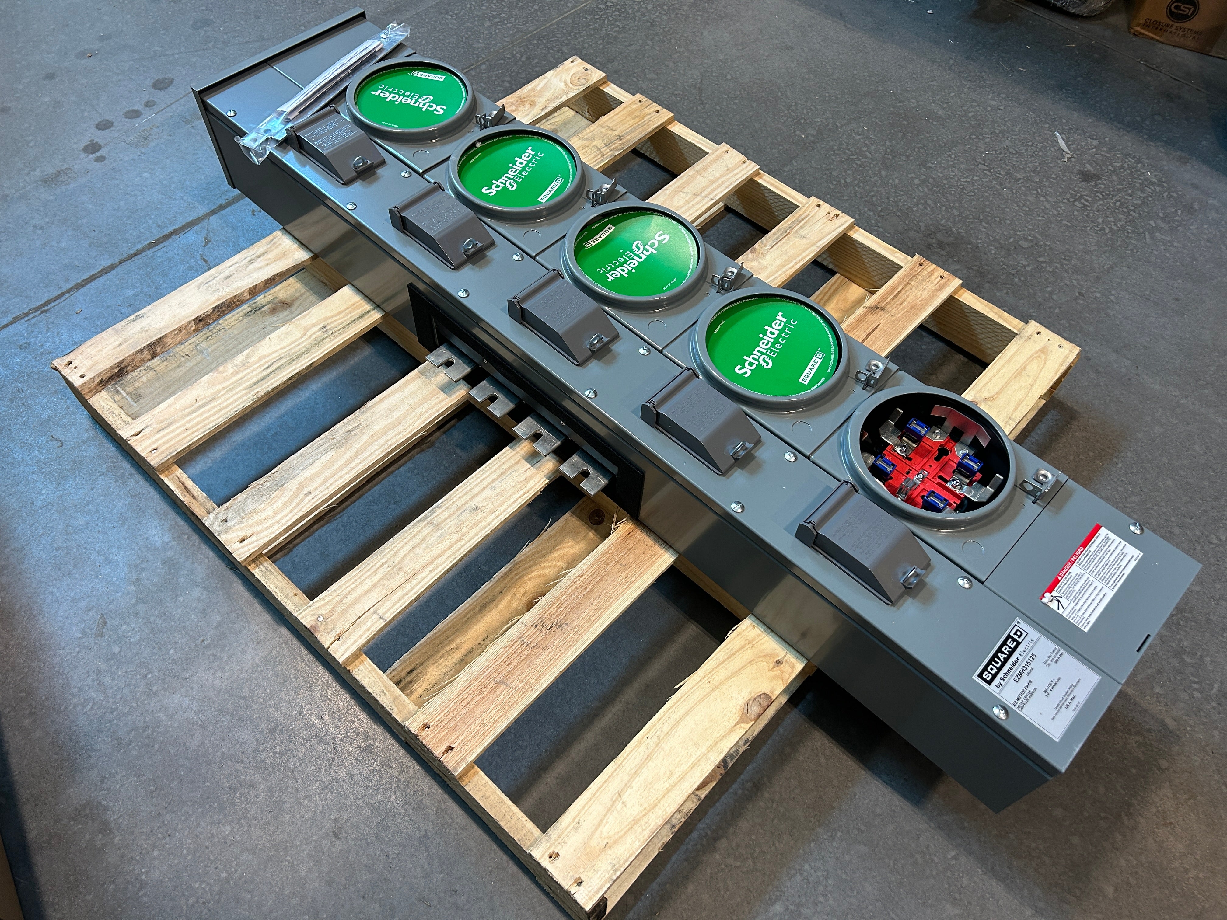 Square D EZMH315125 3PH In / 1PH Out 5 Gang Ringless Horn Bypass Meter Stack