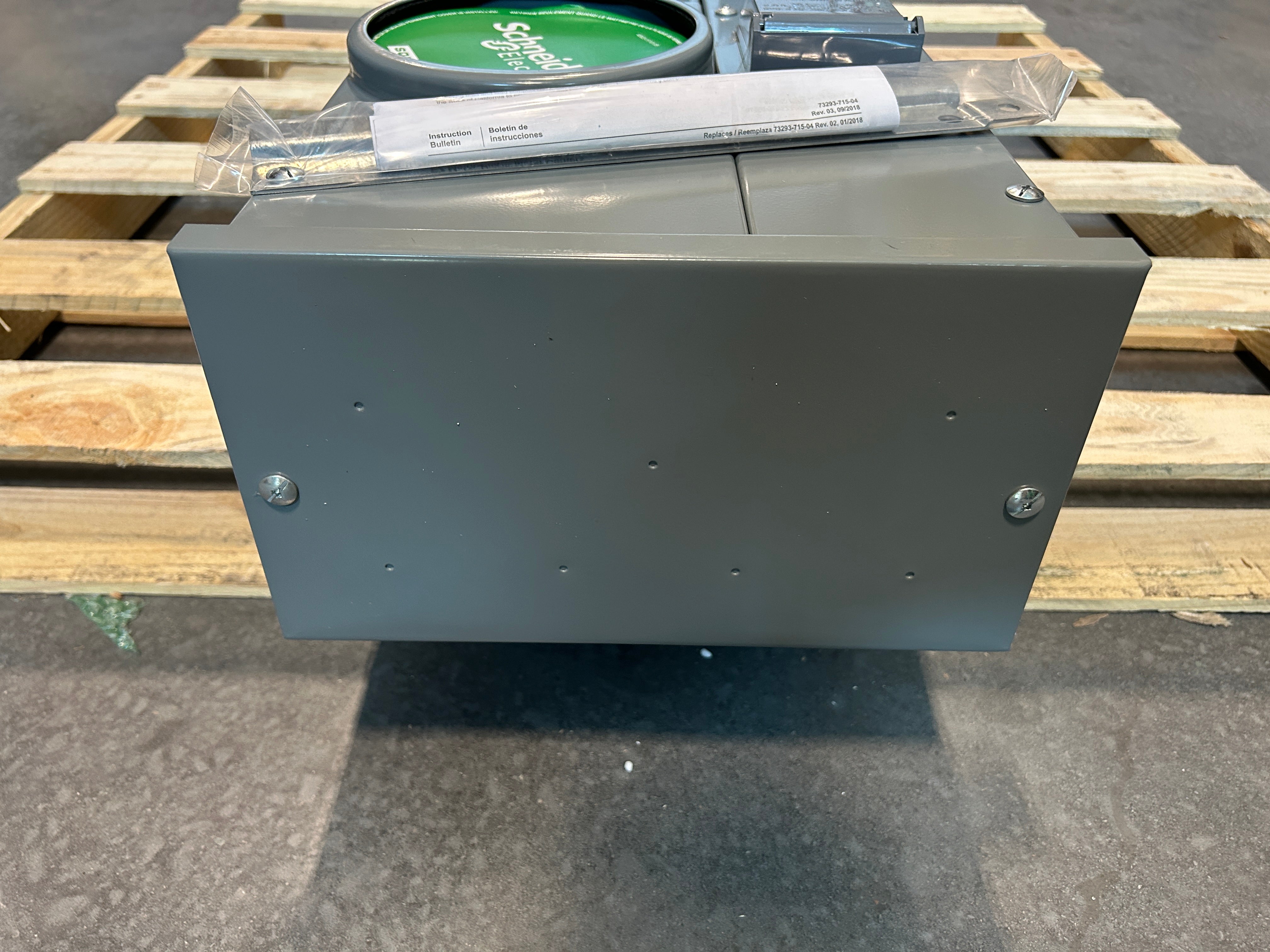 Square D EZMH315125 3PH In / 1PH Out 5 Gang Ringless Horn Bypass Meter Stack