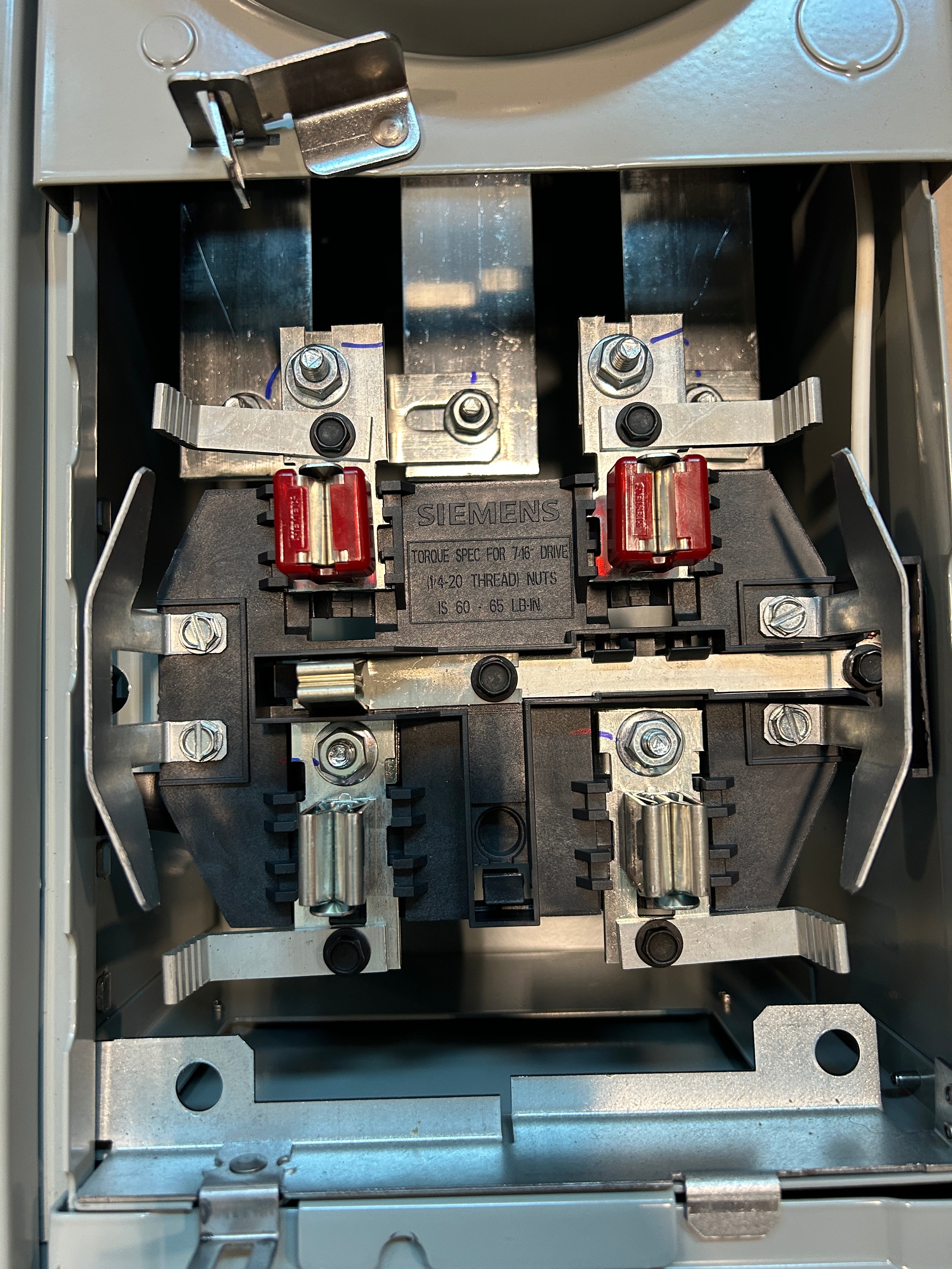 Siemens WMM52225RJB 3PH In / 1PH Out 5 Gang 225A Socket Ringless Horn Bypass 5 Jaw Meter Stack