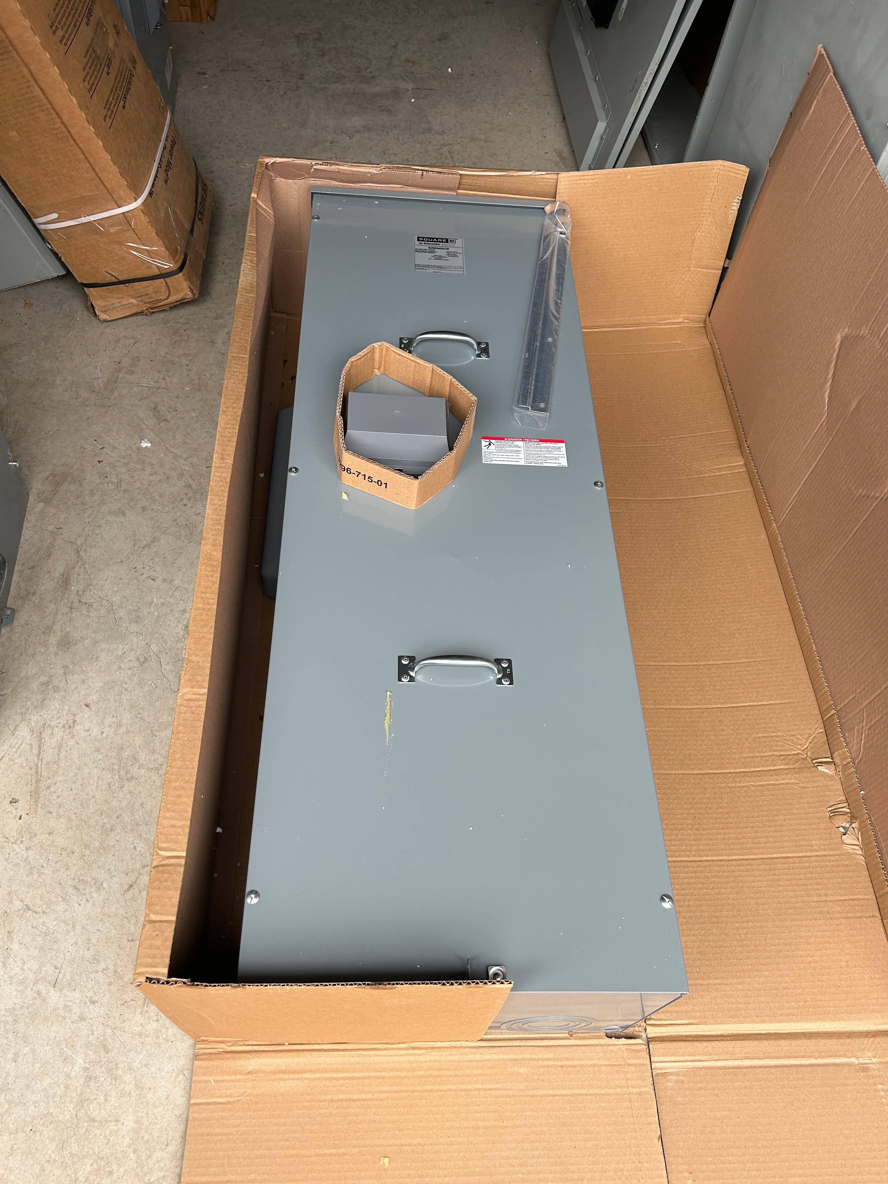 Square D EZM3400CB 400A Main Circuit Breaker Disconnect