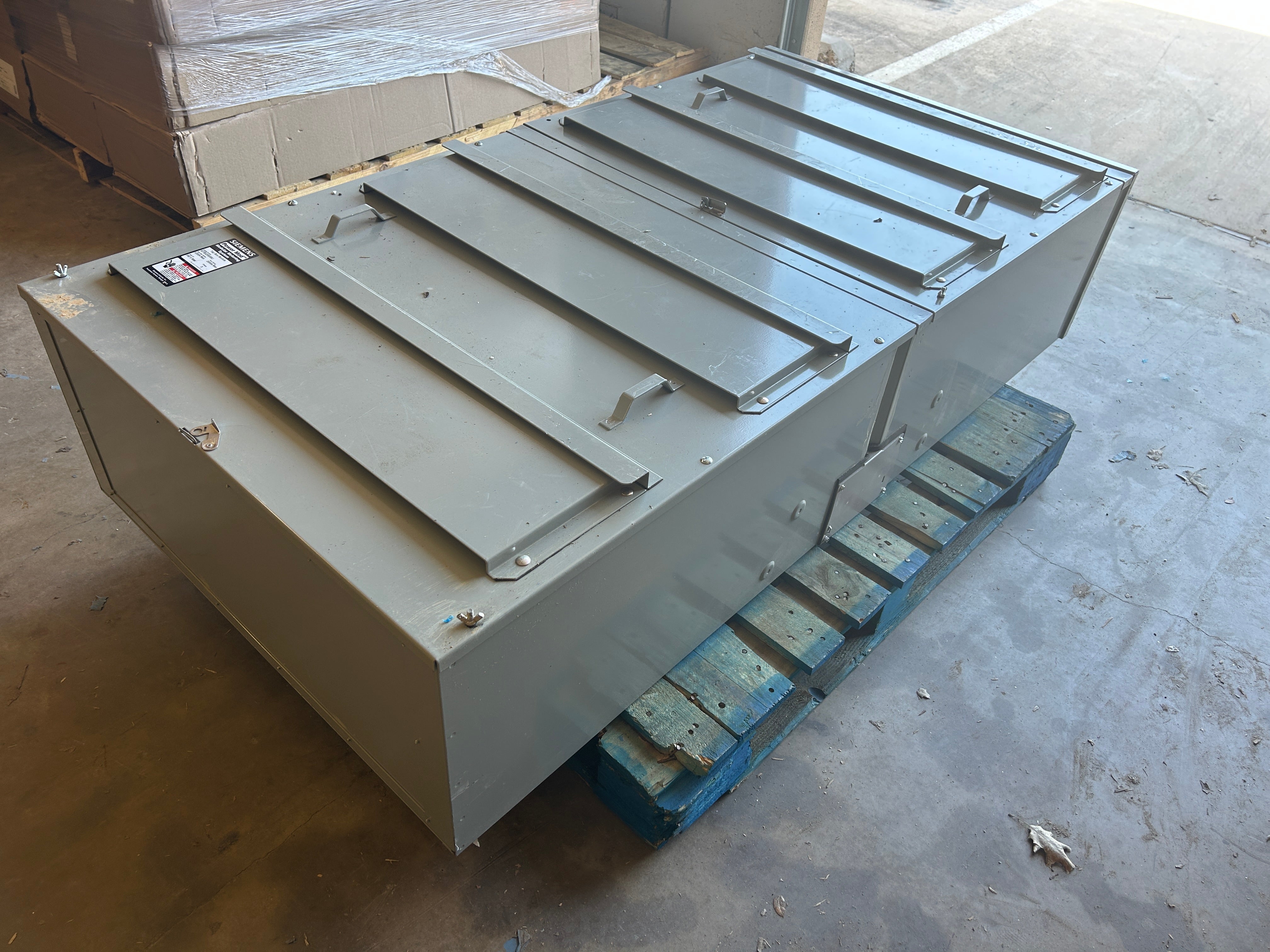 SIEMENS WTB32000BU EUSERC Rated 2000A 3PH UG Tap Box for Modular Metering