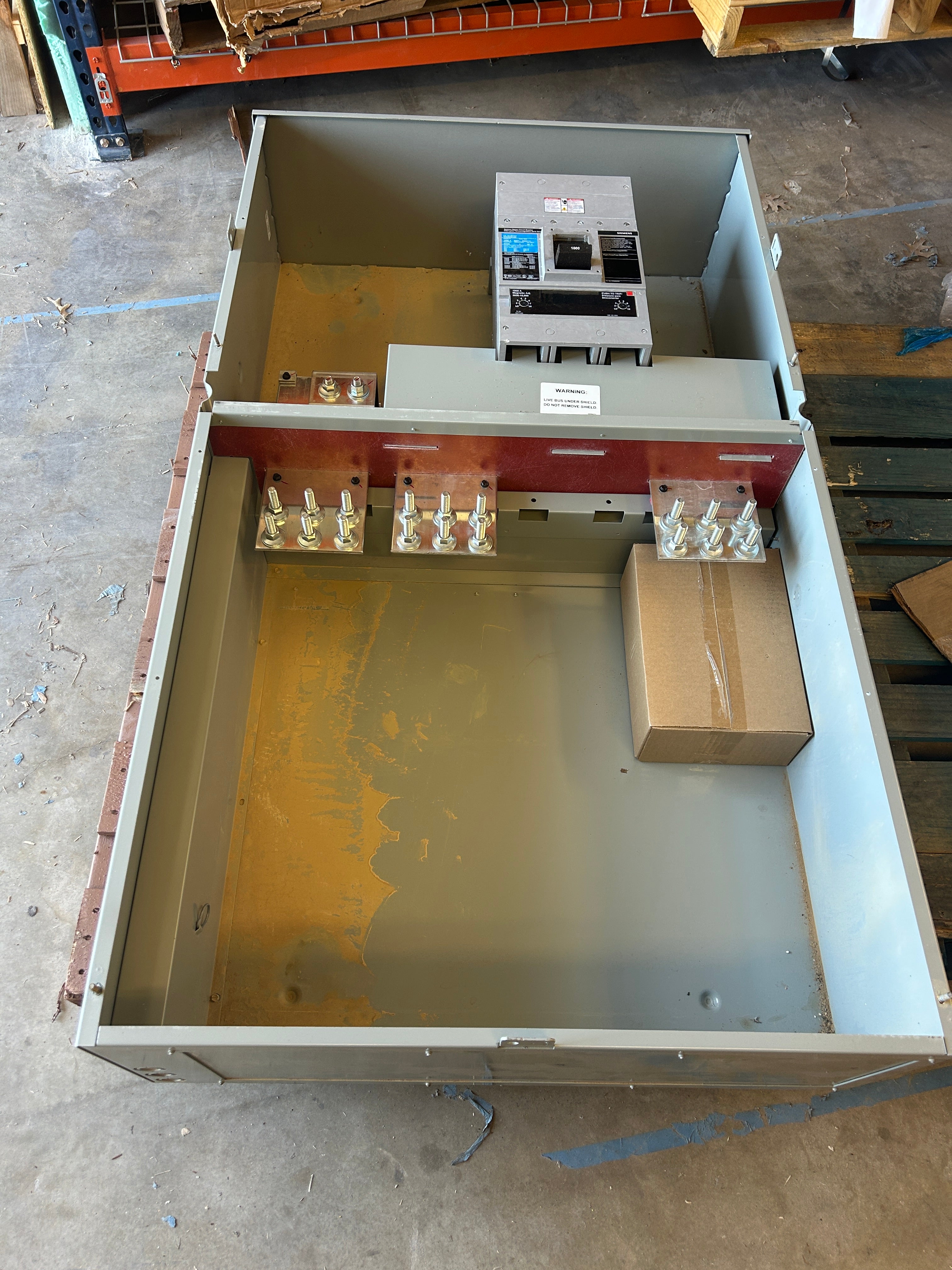 SIEMENS WEB11000B EUSERC Rated 1000A 1PH Main Breaker for Modular Metering + (2) Lug Kits