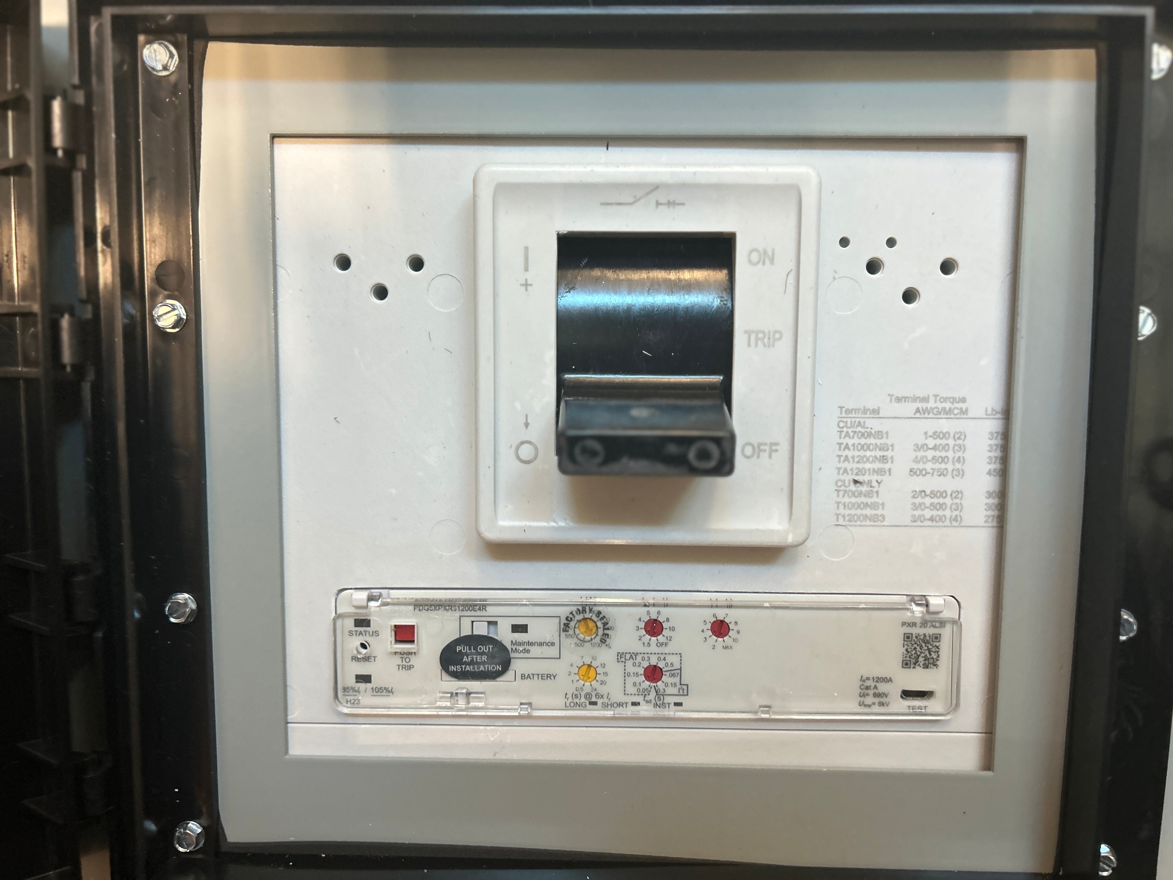 Eaton 3PMB1200R 3PH 1200A Main Disconnect w/ARMS Maintenance Mode