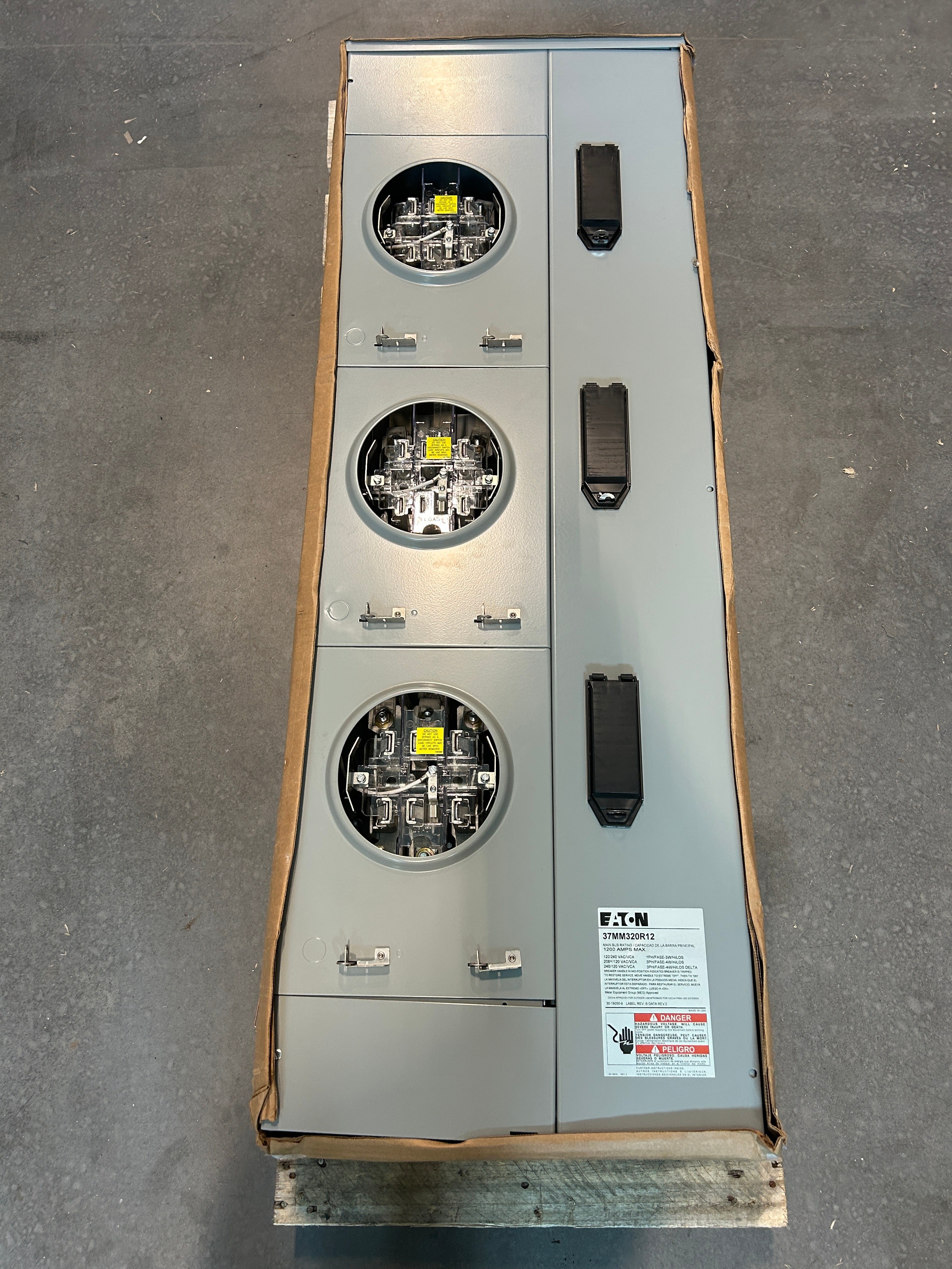 Eaton 37MM320R12 3PH In / 3PH Out Lever Bypass 225A Socket 1200A Bus Ringless Meter Stack