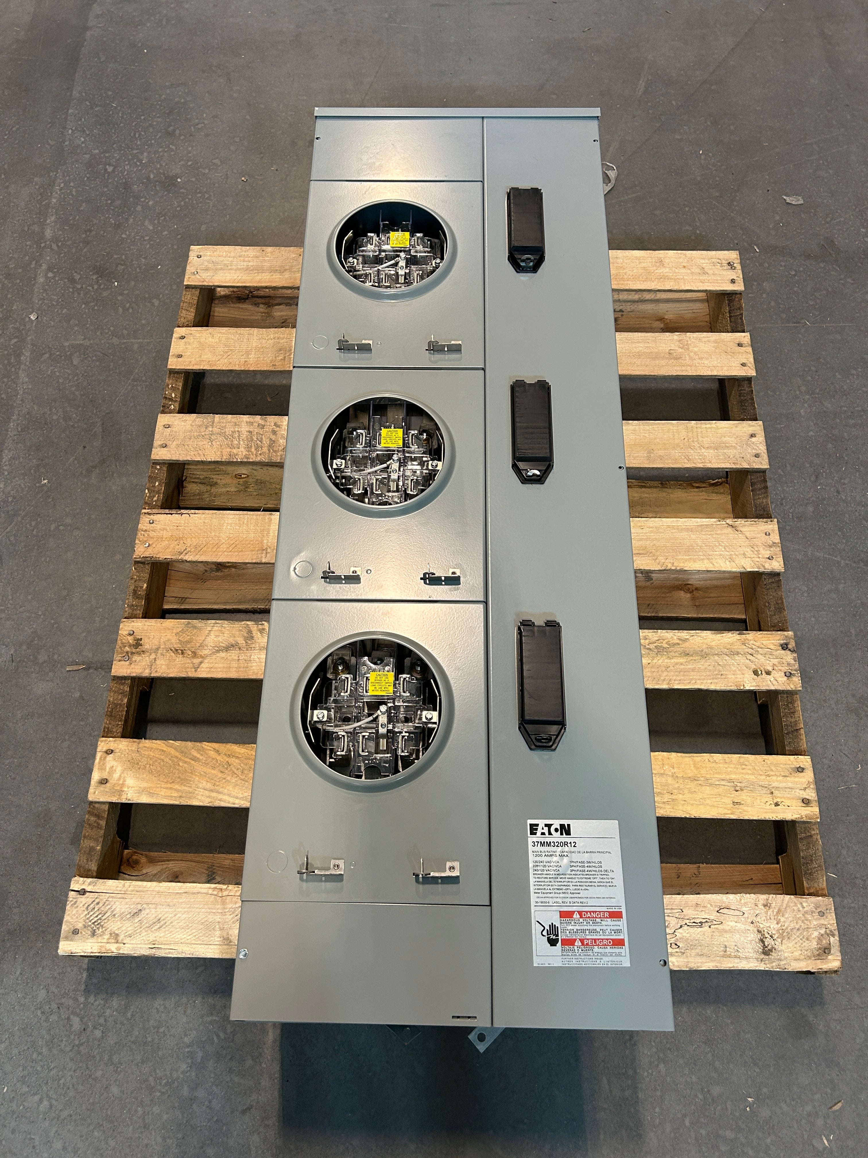 Eaton 37MM320R12 3PH In / 3PH Out Lever Bypass 225A Socket 1200A Bus Ringless Meter Stack