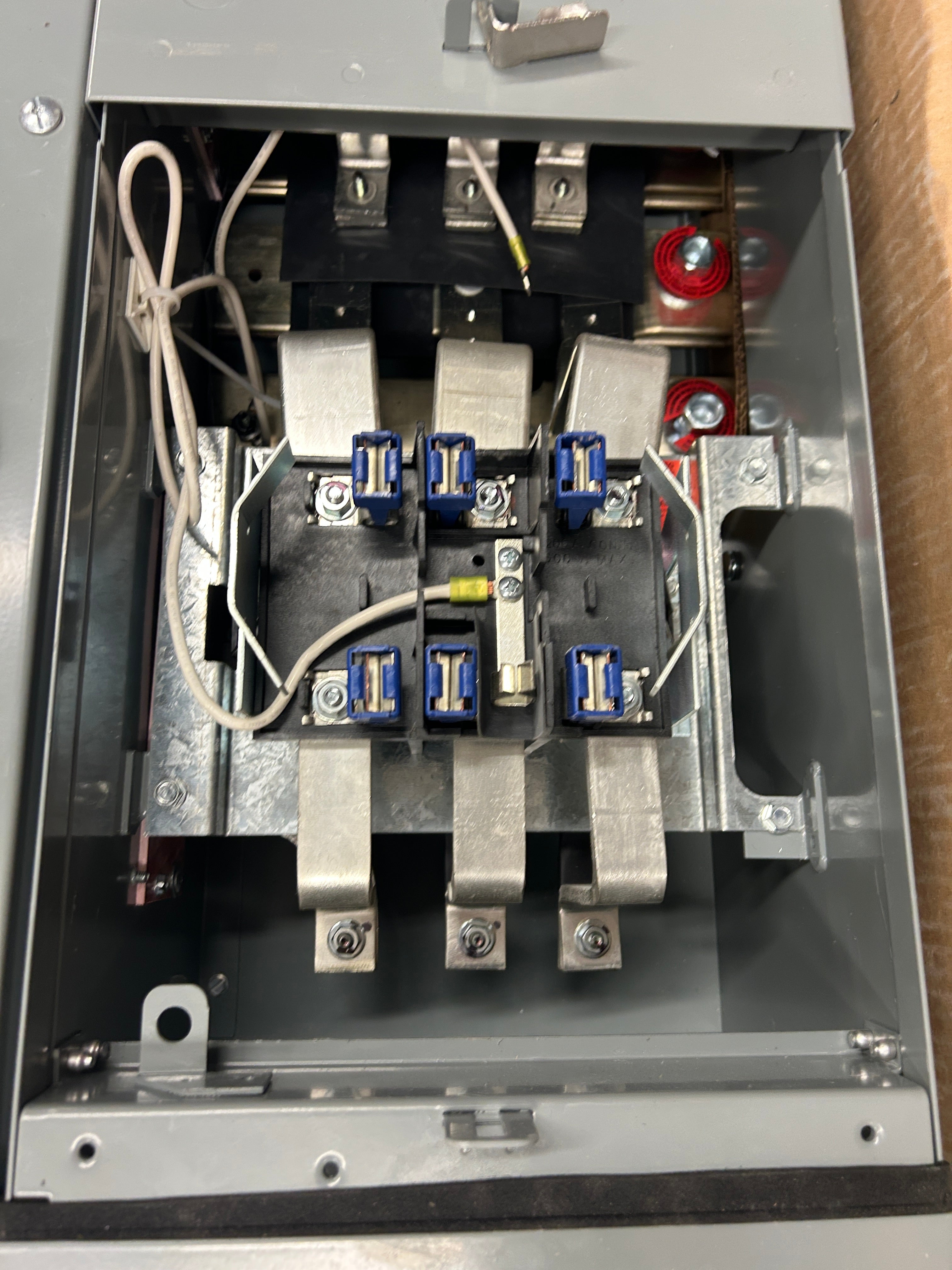 Square D EZMR334225 3PH In / 3PH Out 4 Gang Ringless 225A Socket 1200A Copper Busbar Meter Stack