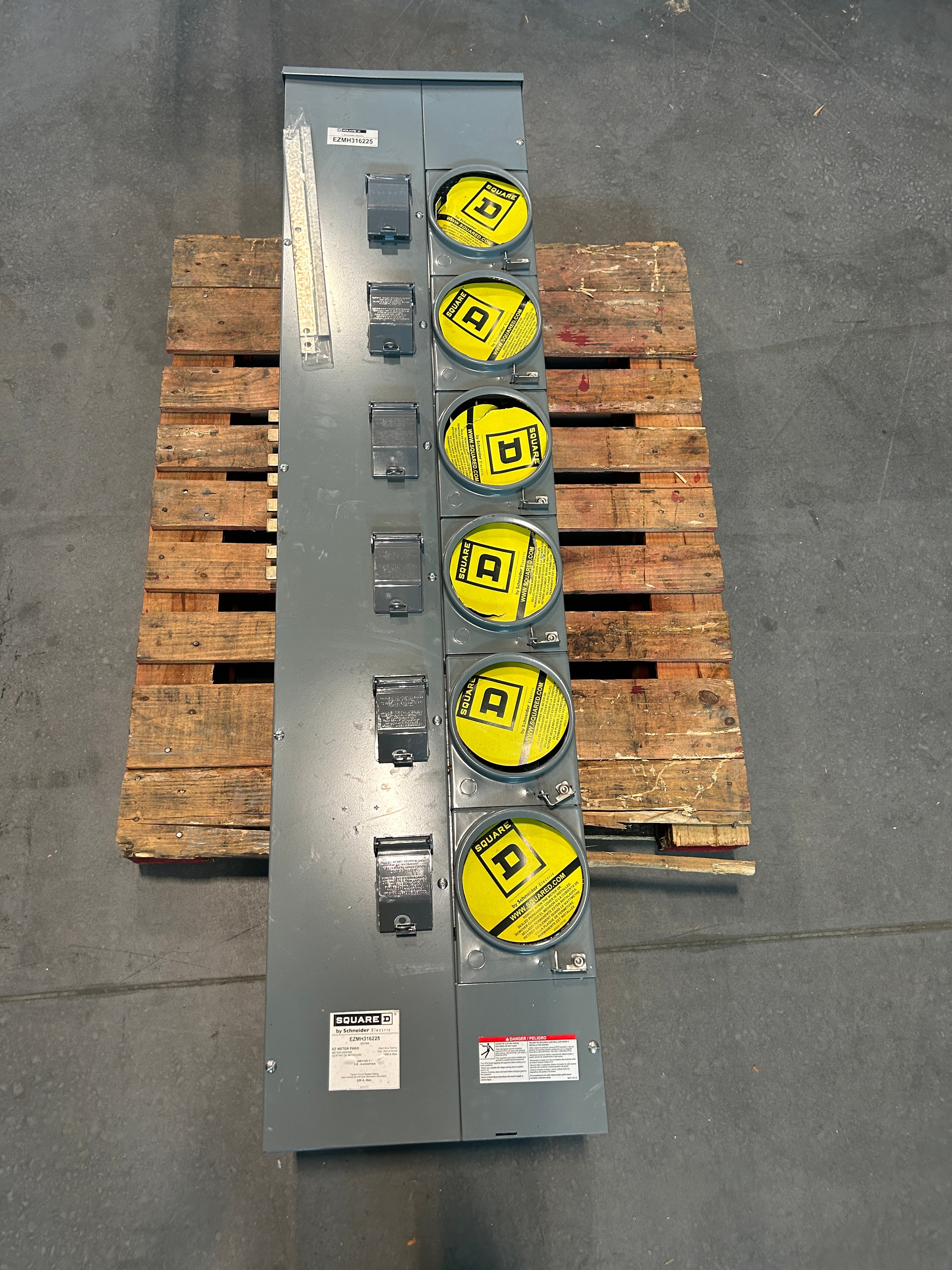 Square D EZMH316225 3PH In / 1PH Out 6 Gang 225A Socket Ringless Horn Bypass Meter Stack