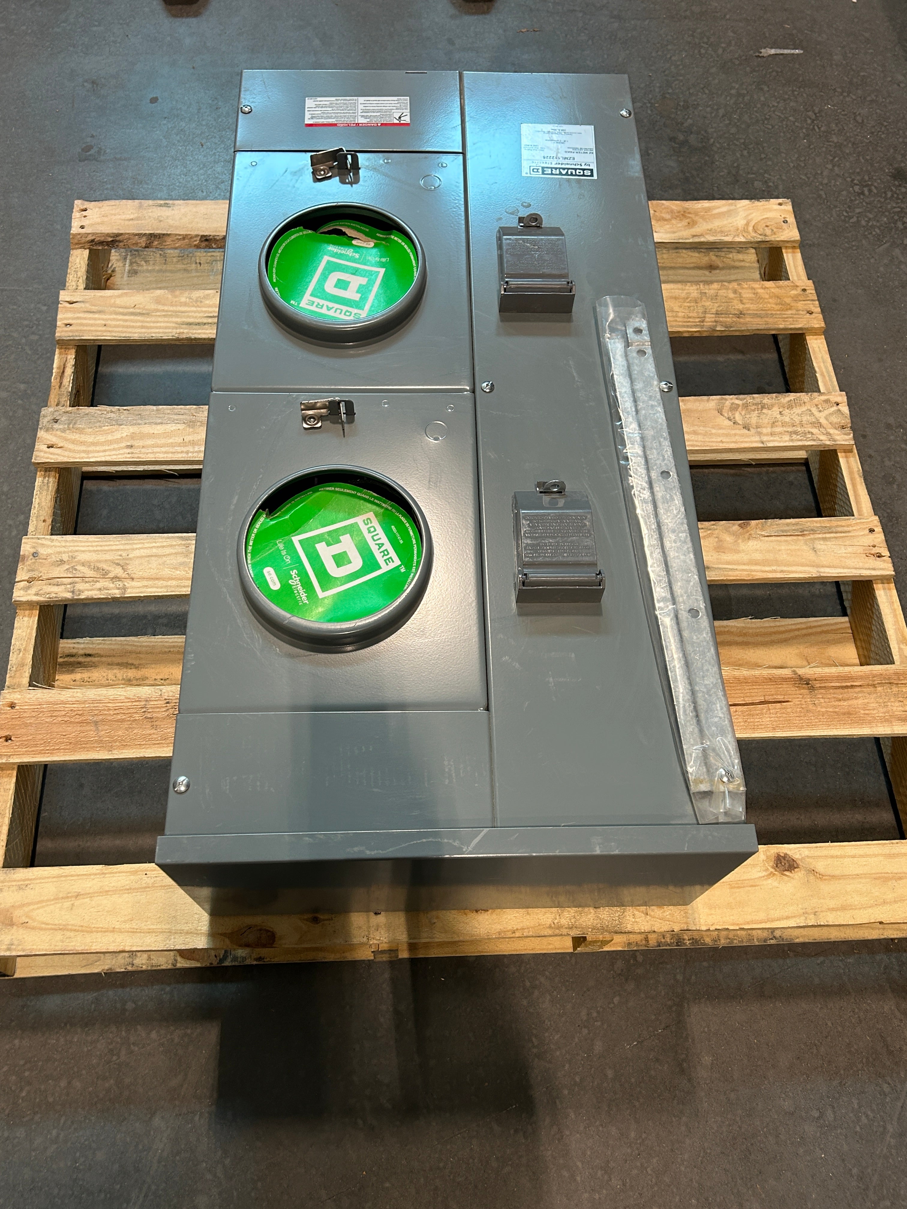 Square D EZML112225 1PH In / 1PH Out 2 Gang 225A Socket Ringless Lever Bypass Meter Stack