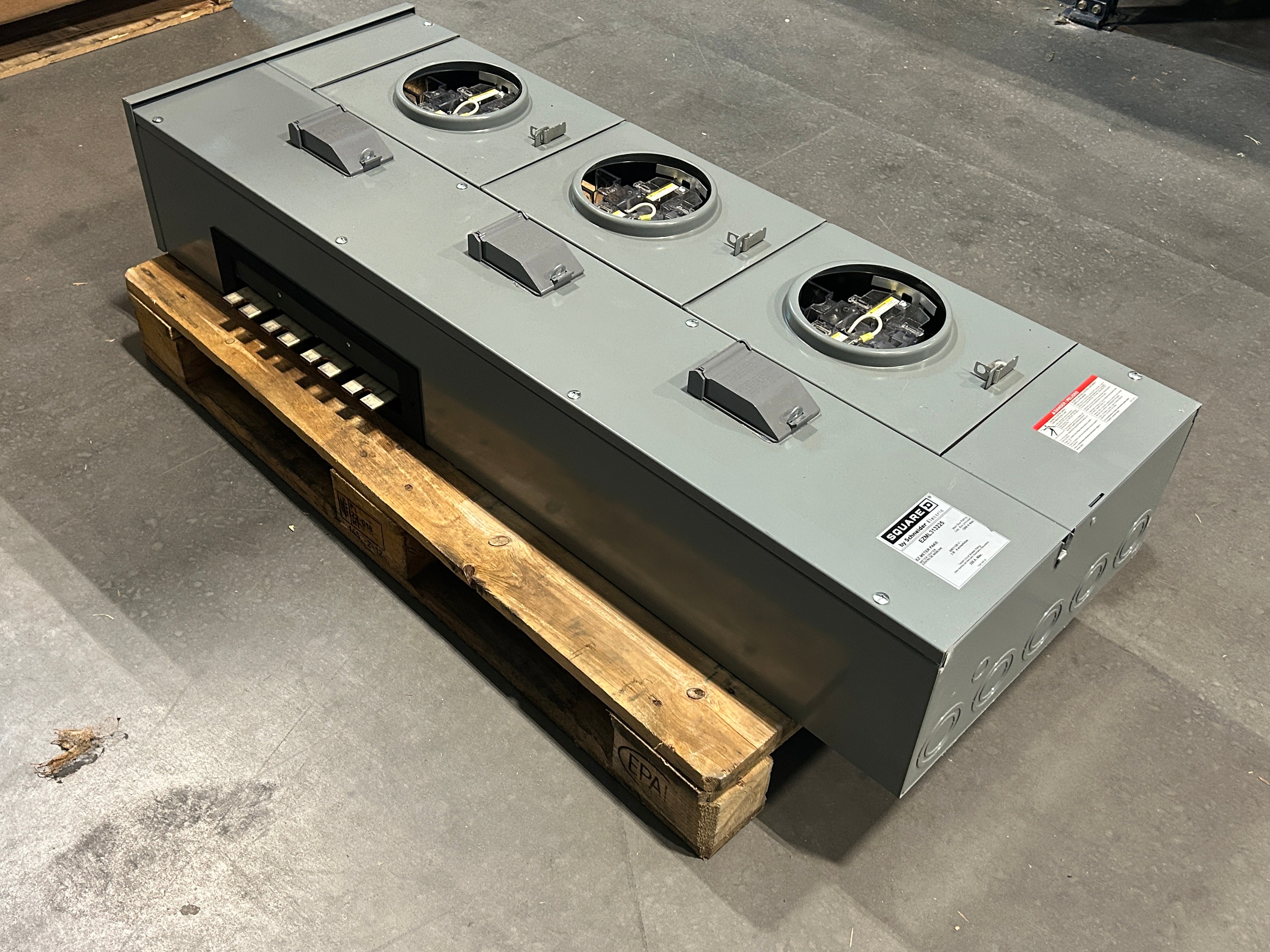 Square D EZML313225 3PH In / 1PH Out 225A Socket 3 Gang Ringless Lever Bypass Meter Stack