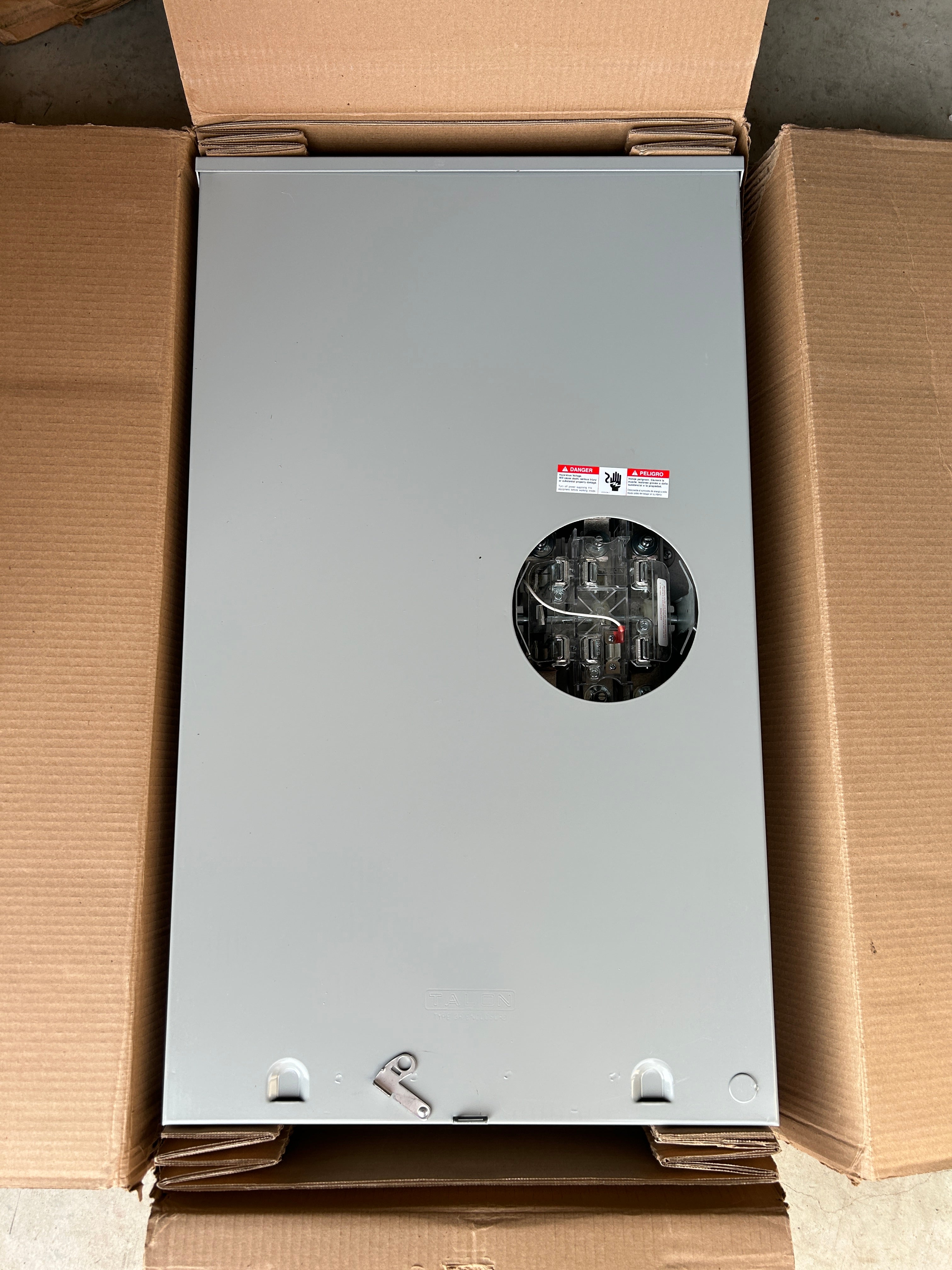 Siemens 48707-02 3 Phase 320A Continuous 600V AC Ringless Meter Socket