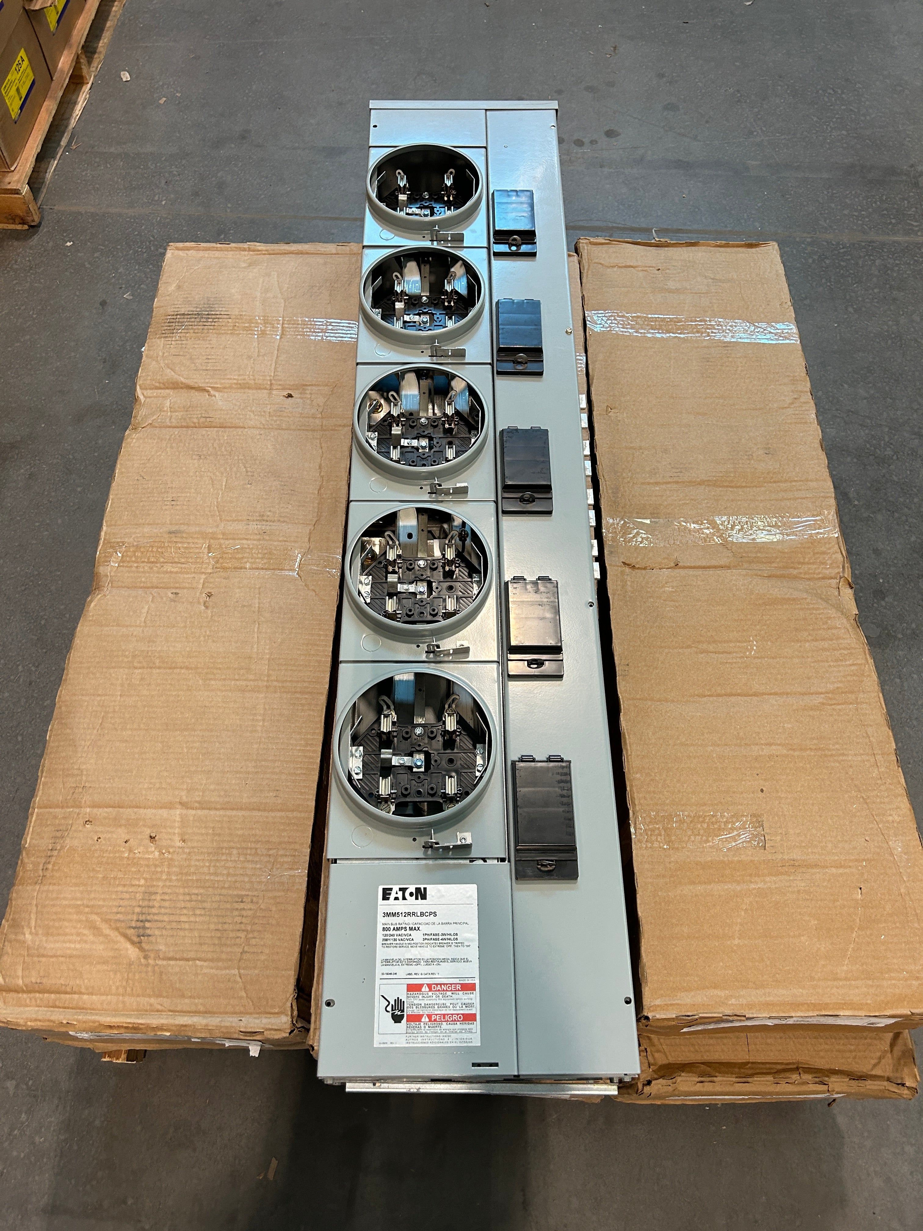 Eaton 3MM512RRLBCPS (3MM512RRLB) 3PH In / 1PH Out 5-Gang 125A Socket Ringless Horn Bypass CPS Approved Meter Stack