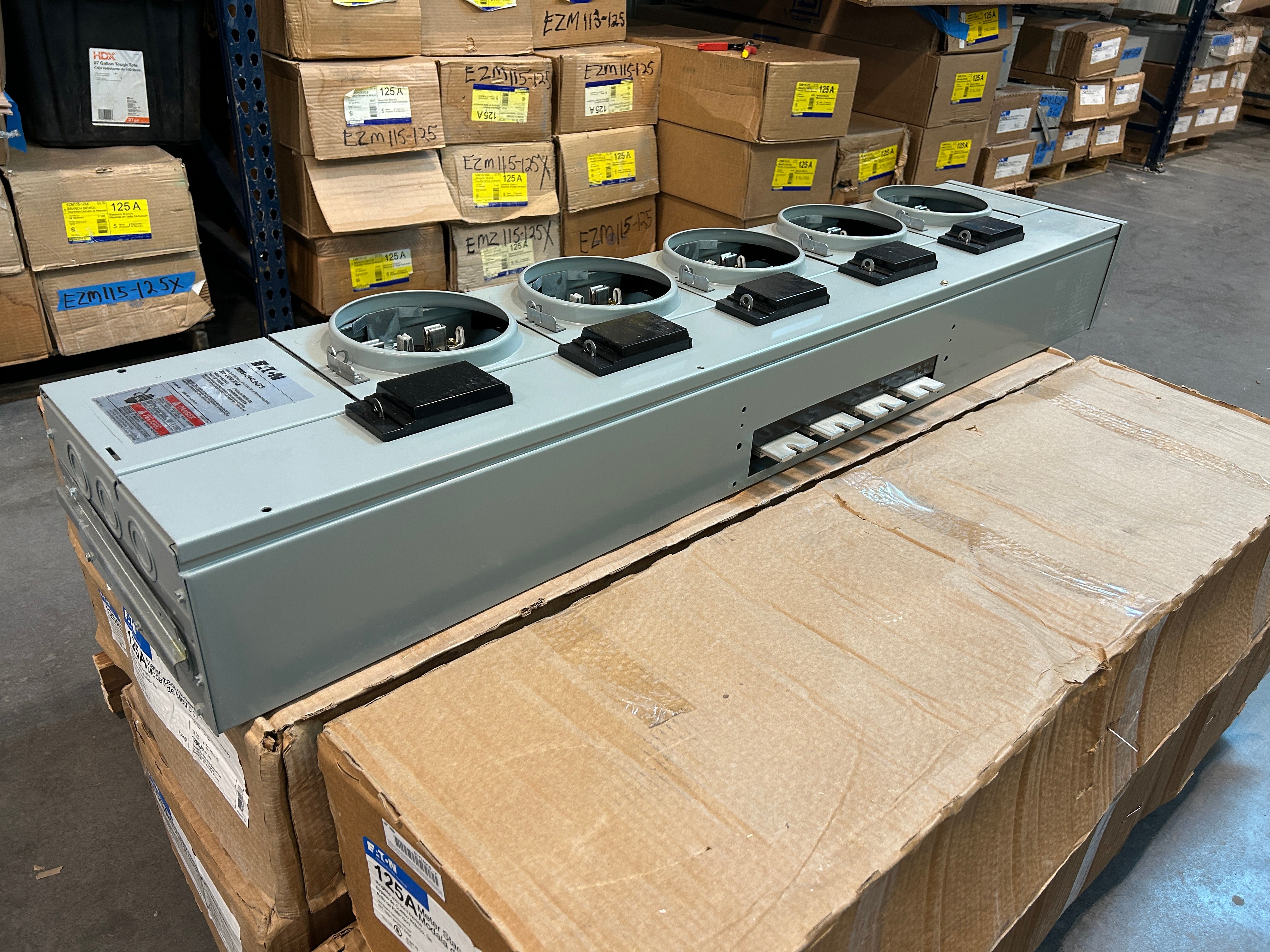 Eaton 3MM512RRLBCPS (3MM512RRLB) 3PH In / 1PH Out 5-Gang 125A Socket Ringless Horn Bypass CPS Approved Meter Stack