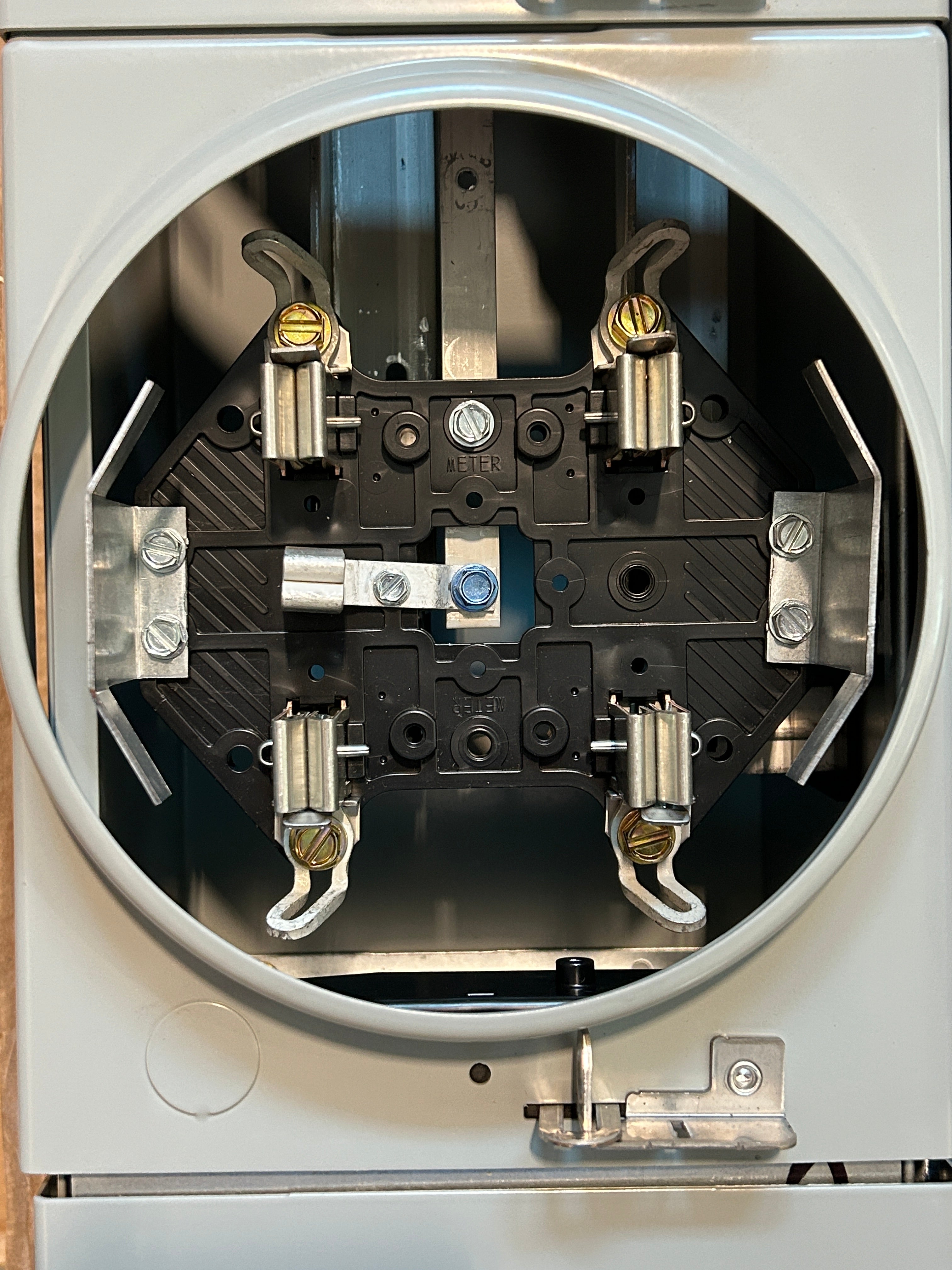 Eaton 3MM412R12RLBCPS (3MM412R12RLB) 3PH In / 1PH Out 4-Gang 1200A Copper Busbar 125A Socket Ringless Horn Bypass CPS Approved Meter Stack