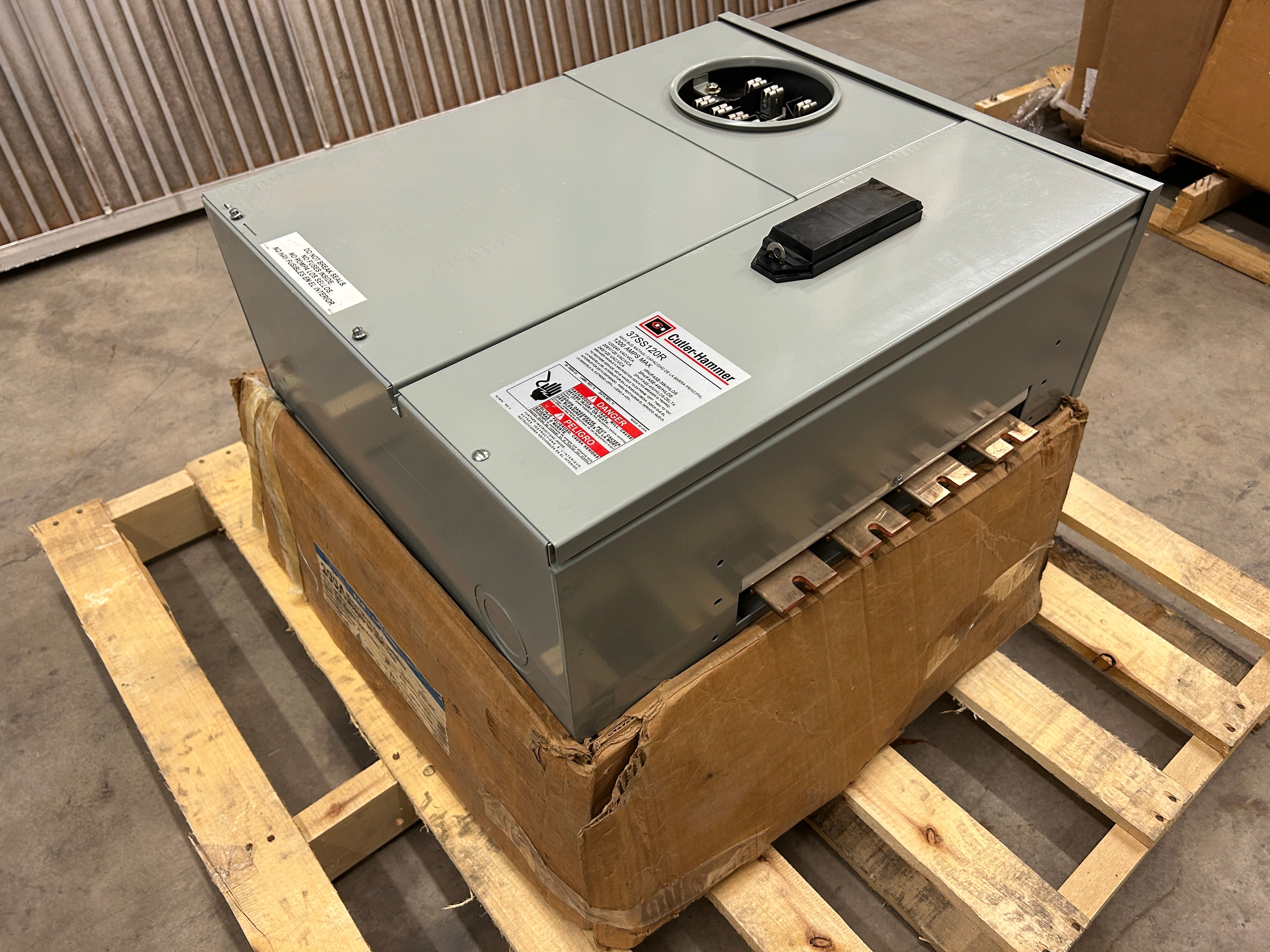 Eaton 37SS120R 3PH In / 3PH Out 1-Gang 225A Socket Test Block Bypass Ringed EUSERC Meter Stack