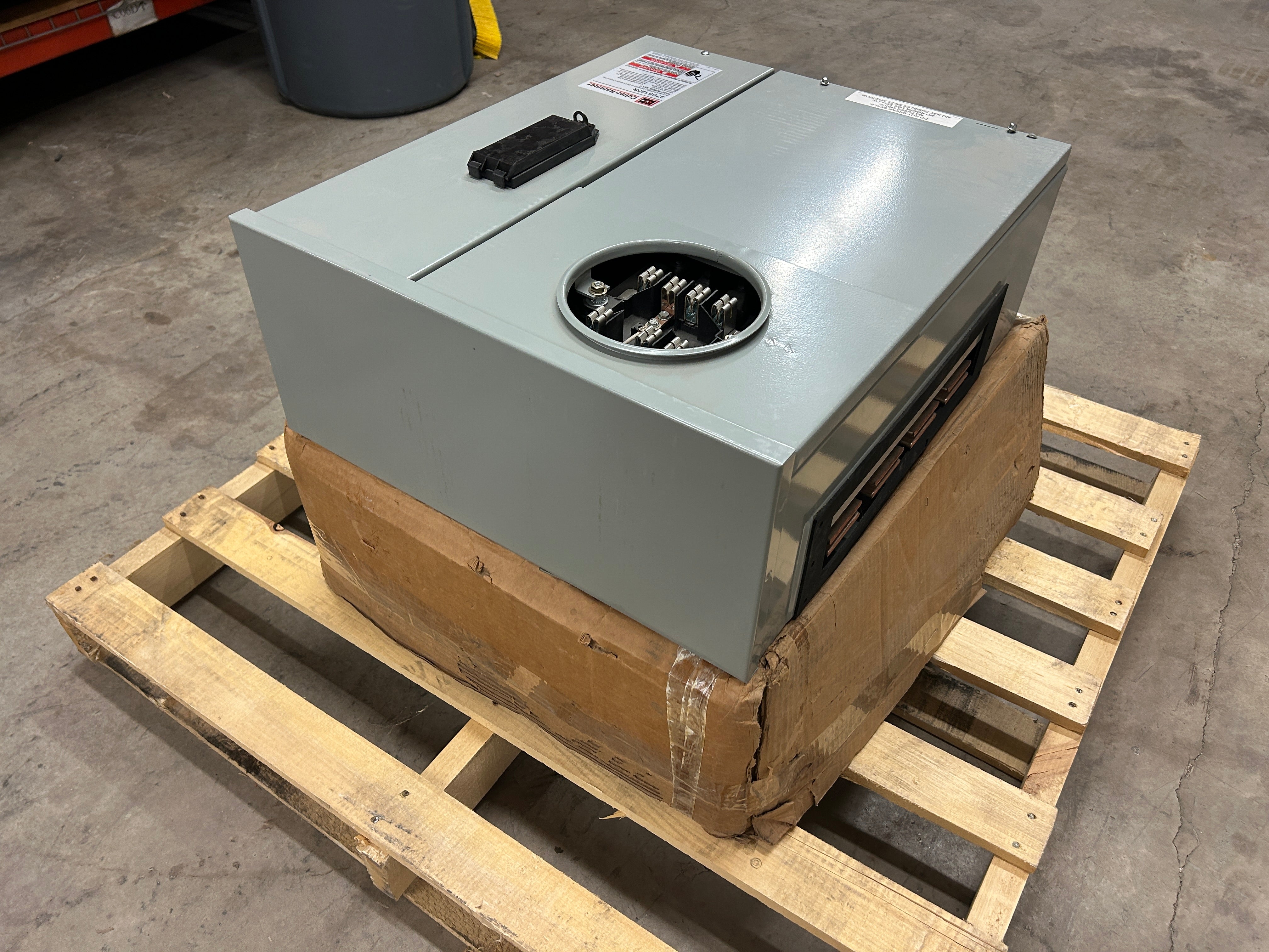 Eaton 37SS120R 3PH In / 3PH Out 1-Gang 225A Socket Test Block Bypass Ringed EUSERC Meter Stack