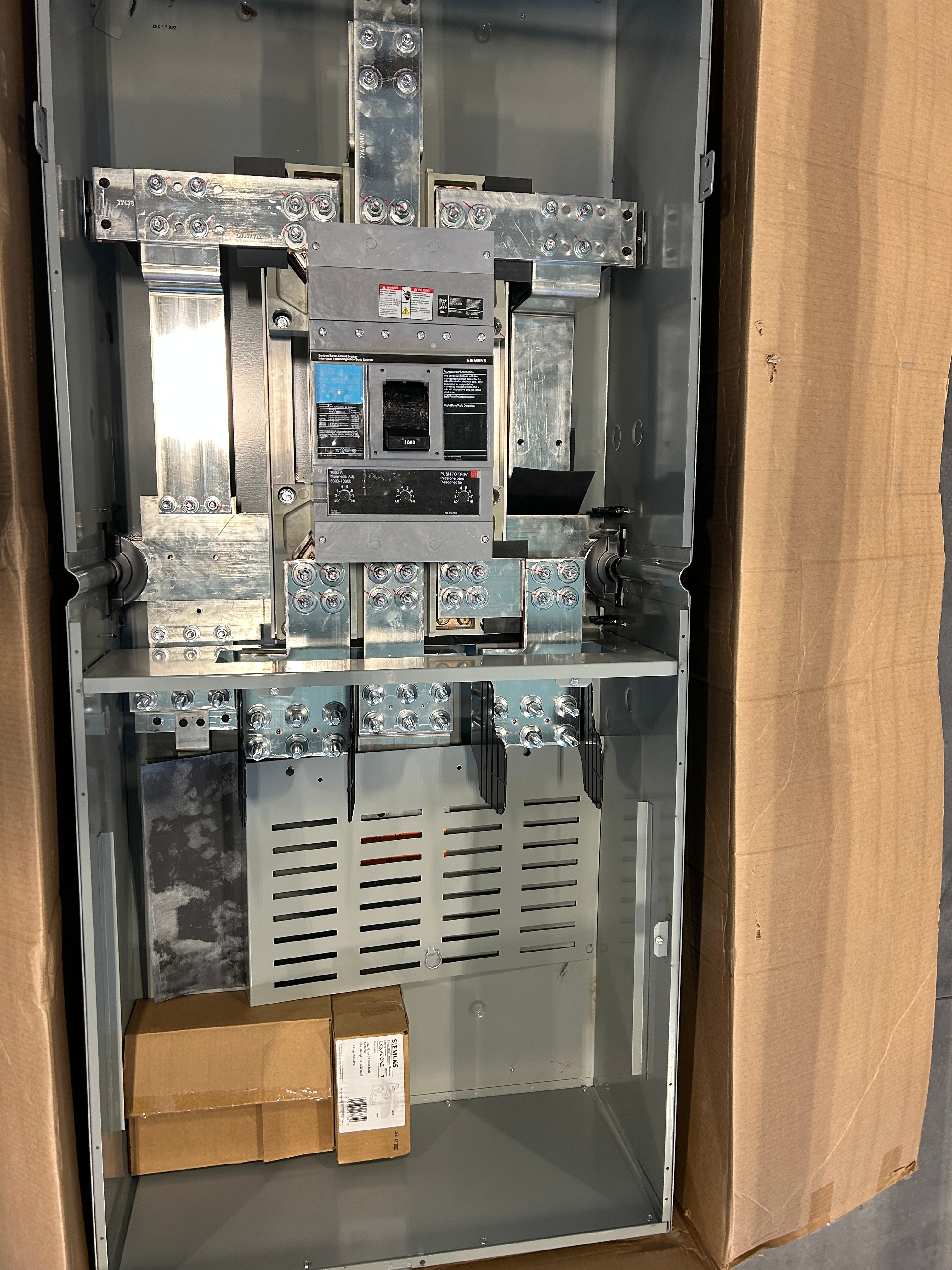 Siemens WB31600B 3 Phase 1600 Amp Main Disconnect