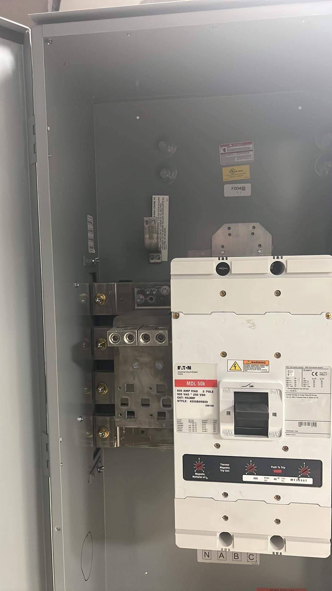 Eaton 3MCB800R 800A Three Phase Main Circuit Breaker Disconnect