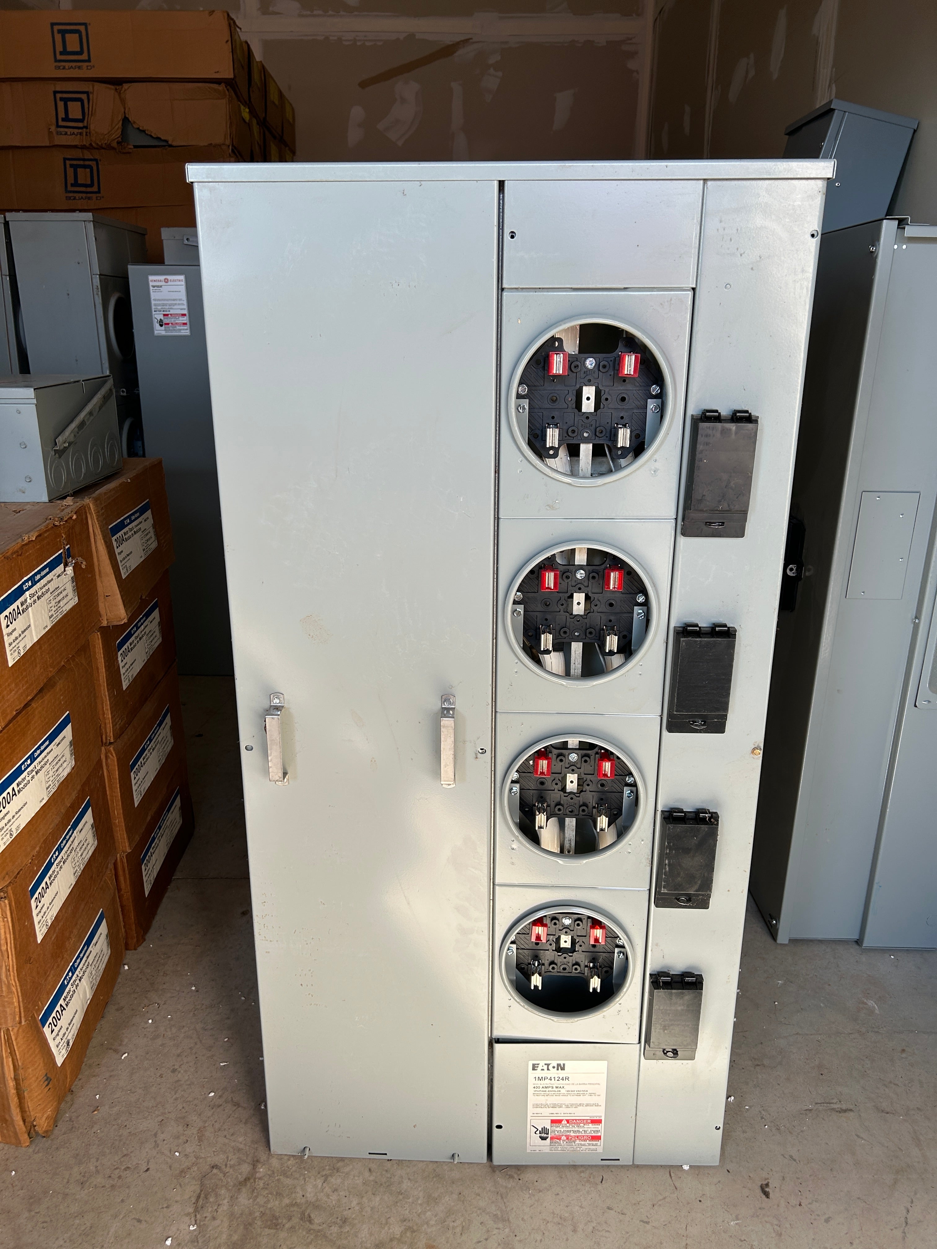Eaton 1MP4124R 1PH In / 1PH Out 4 Gang 125A Socket 400A Busbar Ringed Meter Pack