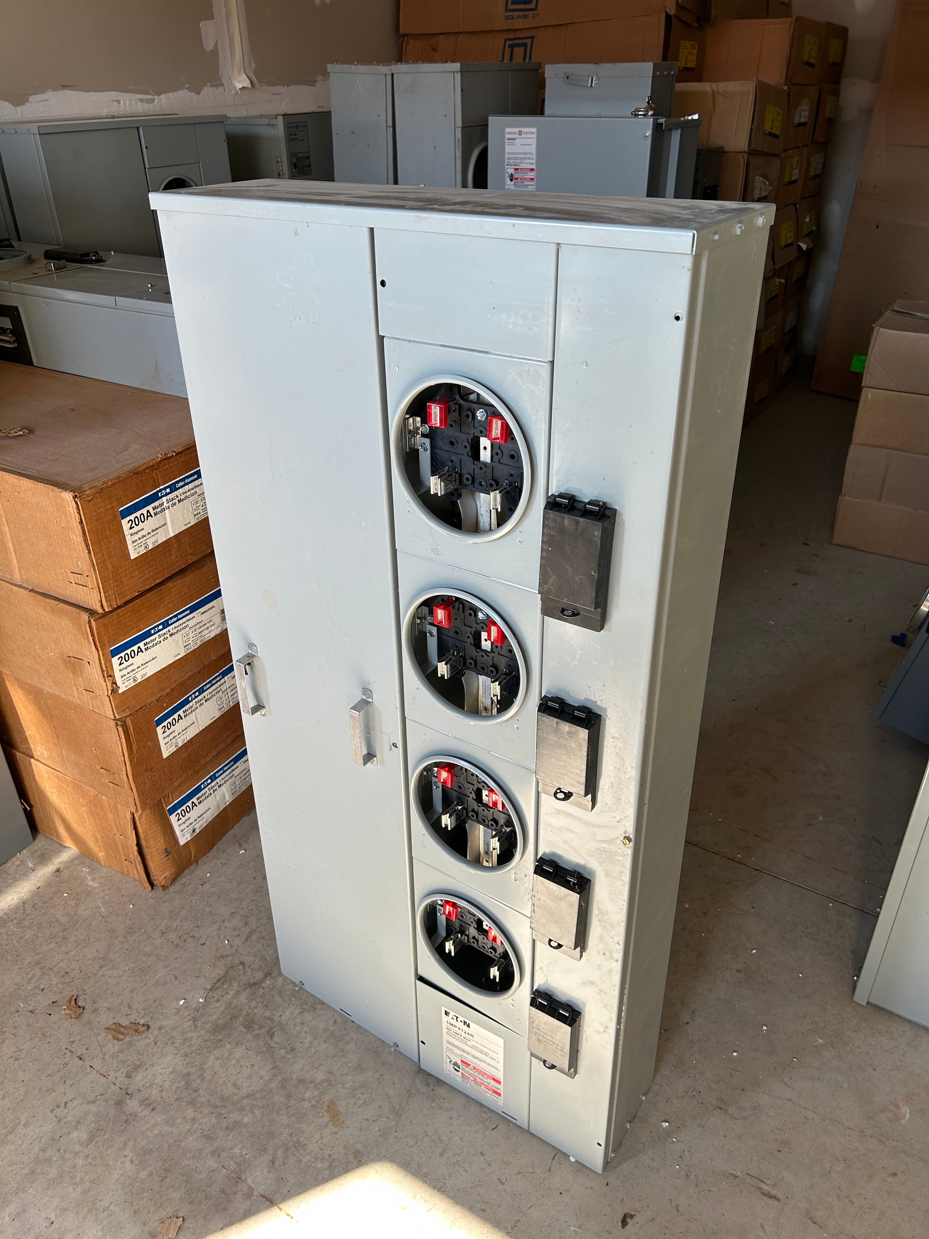 Eaton 1MP4124R 1PH In / 1PH Out 4 Gang 125A Socket 400A Busbar Ringed Meter Pack