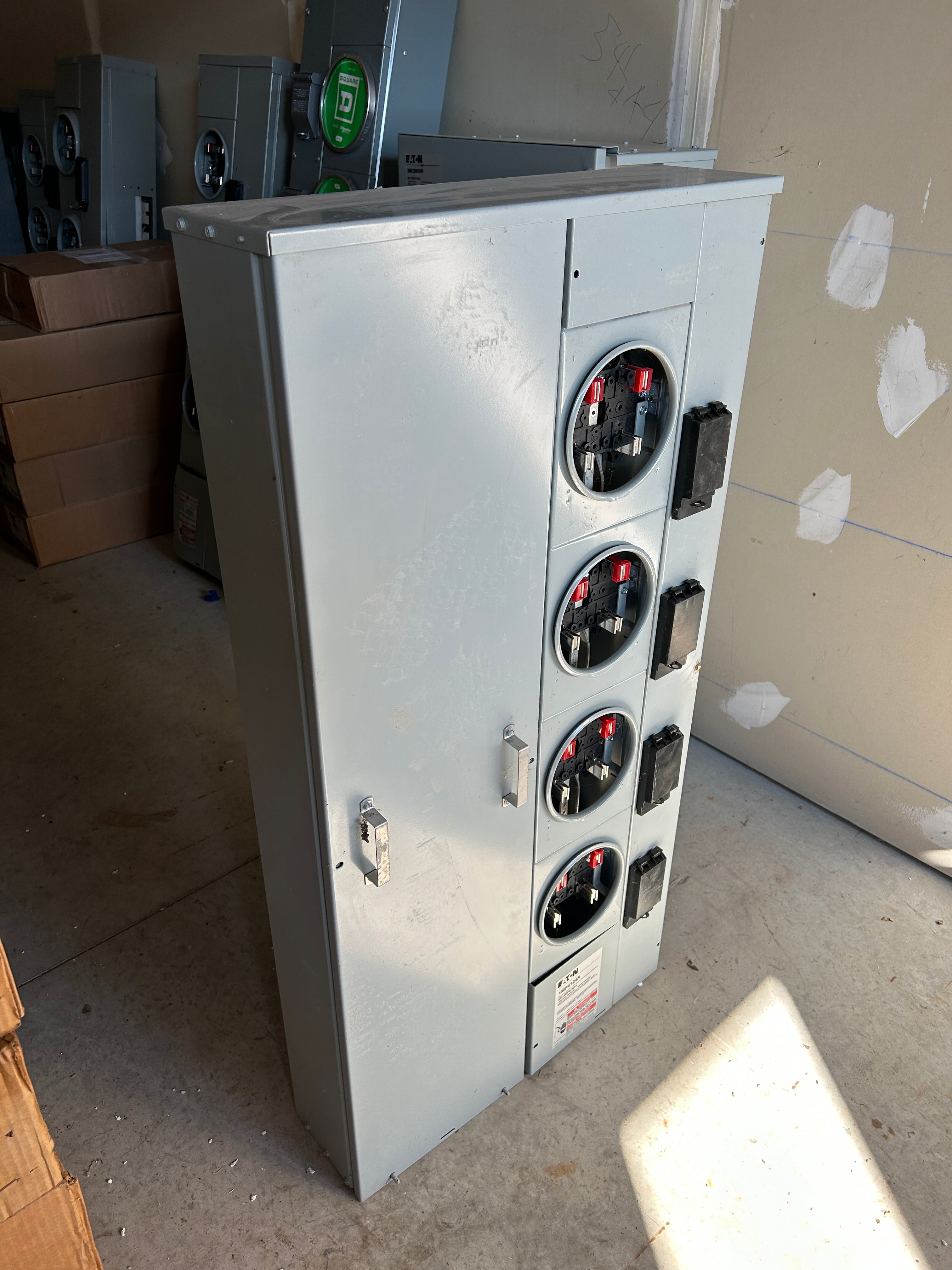 Eaton 1MP4124R 1PH In / 1PH Out 4 Gang 125A Socket 400A Busbar Ringed Meter Pack