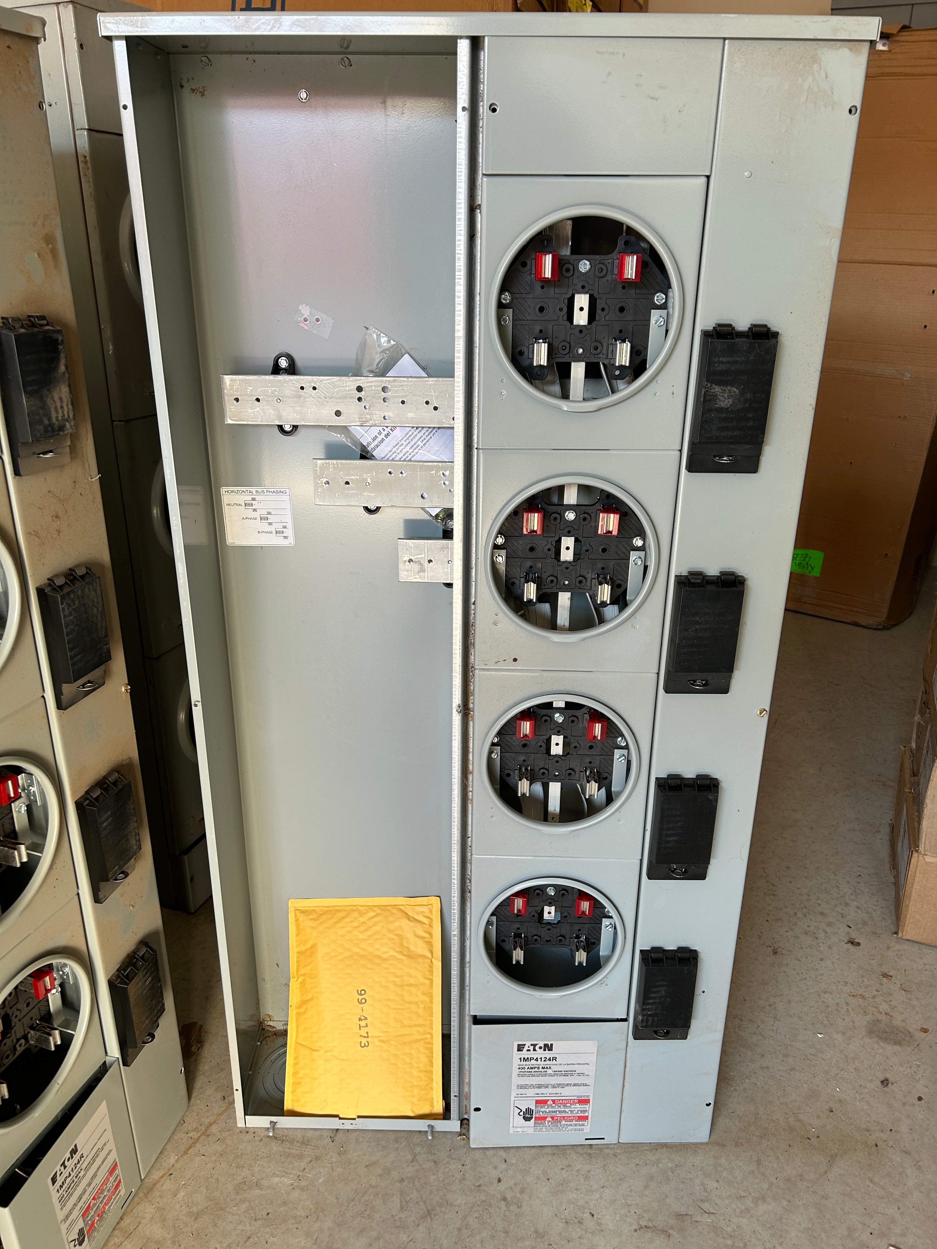 Eaton 1MP4124R 1PH In / 1PH Out 4 Gang 125A Socket 400A Busbar Ringed Meter Pack