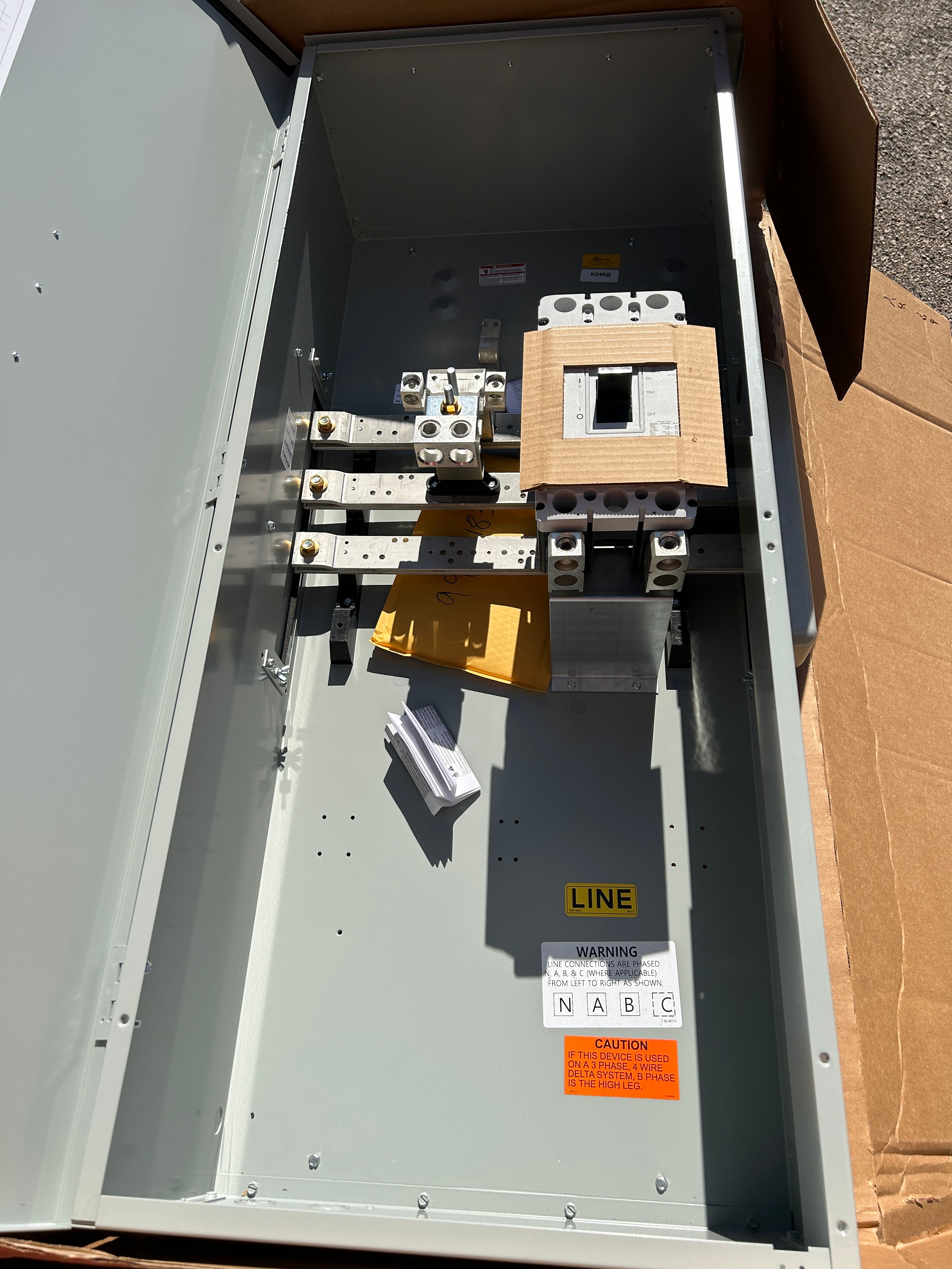 Eaton 1PMB600R 600A Single Phase Main Circuit Breaker Disconnect