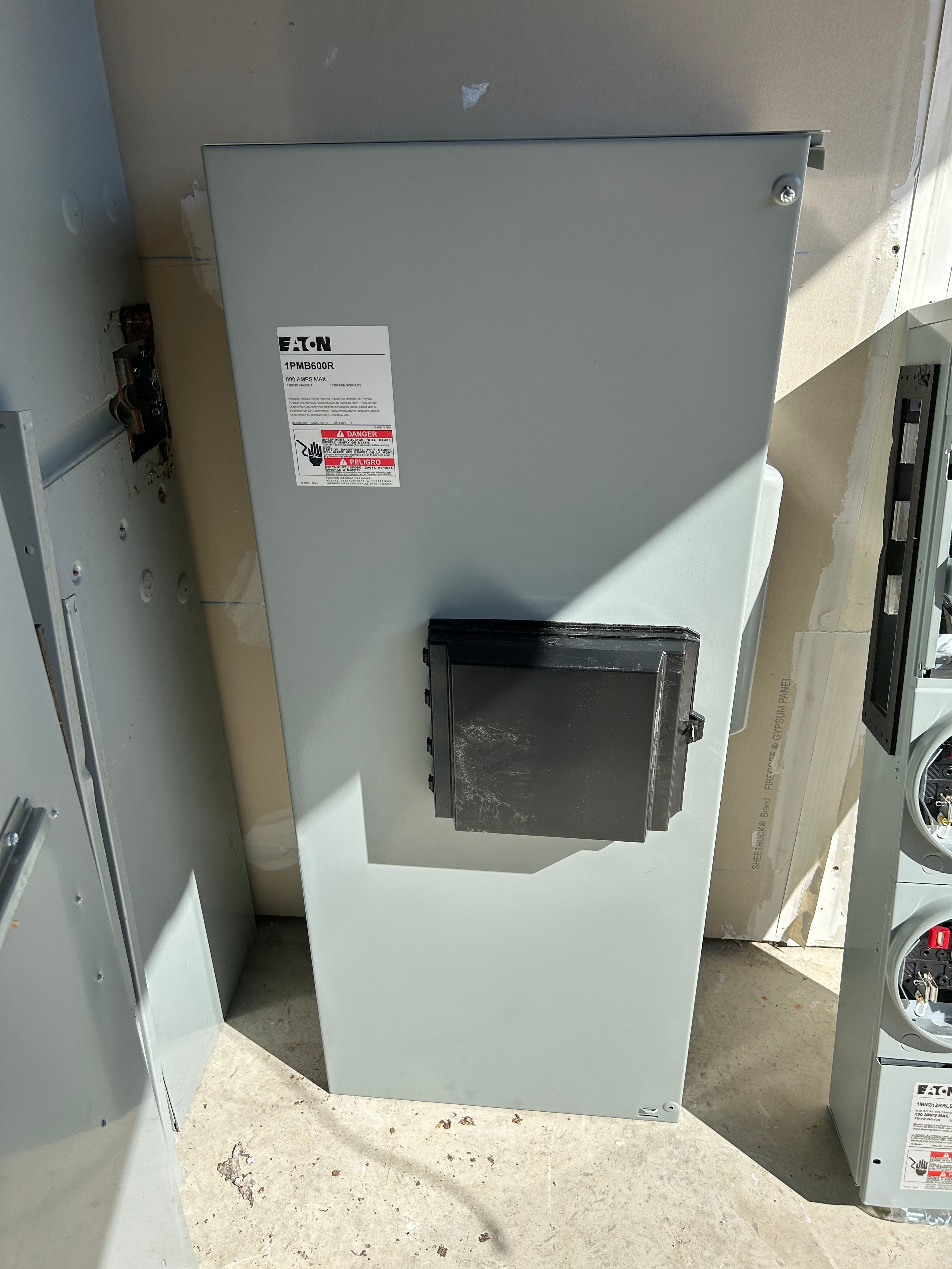 Eaton 1PMB600R 600A Single Phase Main Circuit Breaker Disconnect
