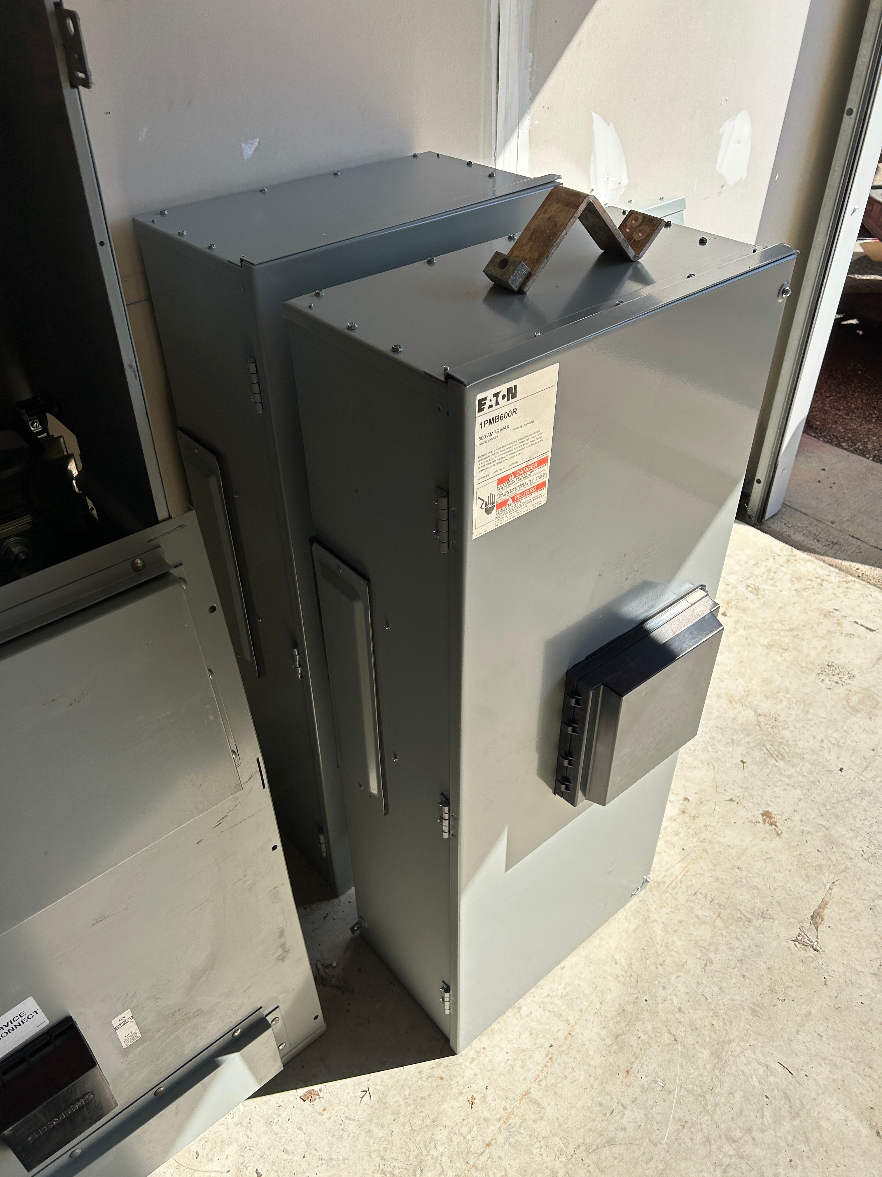 Eaton 1PMB600R 600A Single Phase Main Circuit Breaker Disconnect