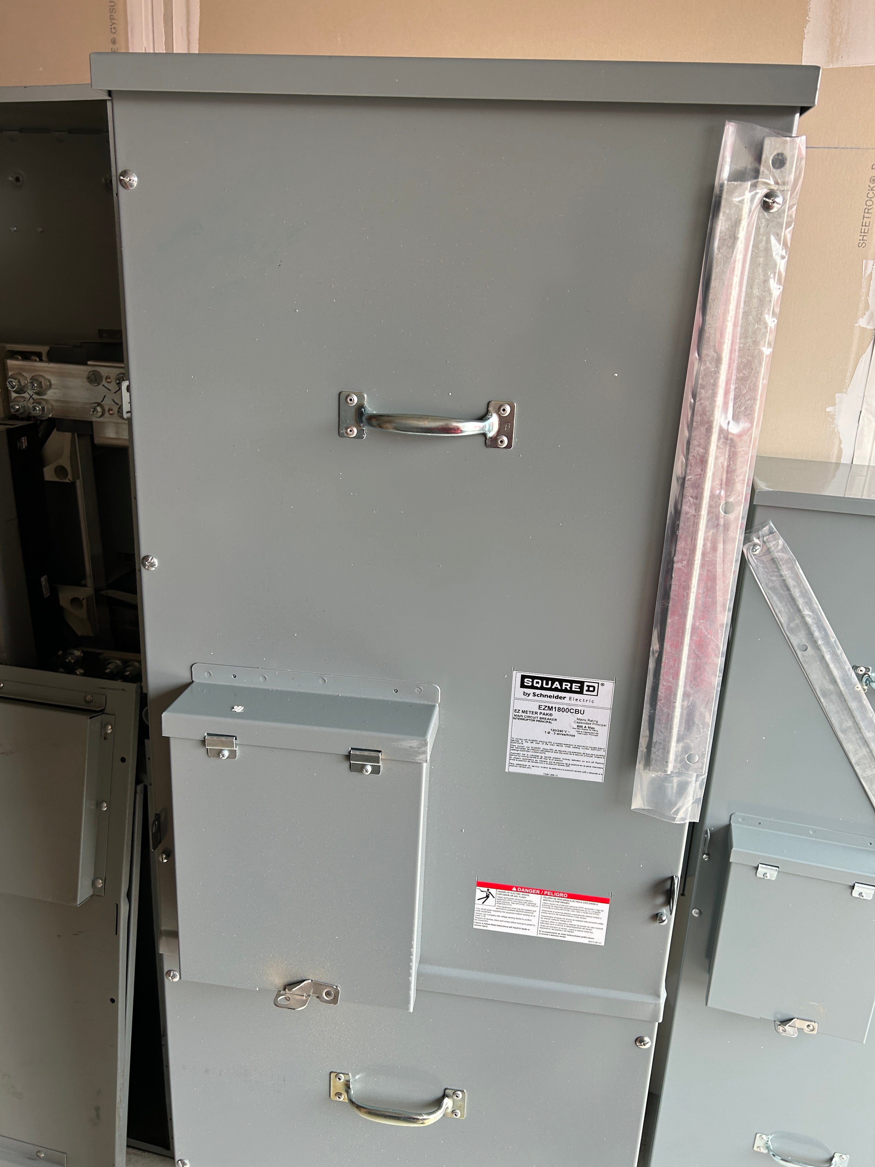 Square D EZM1800CBU 800A Main Circuit Breaker Disconnect