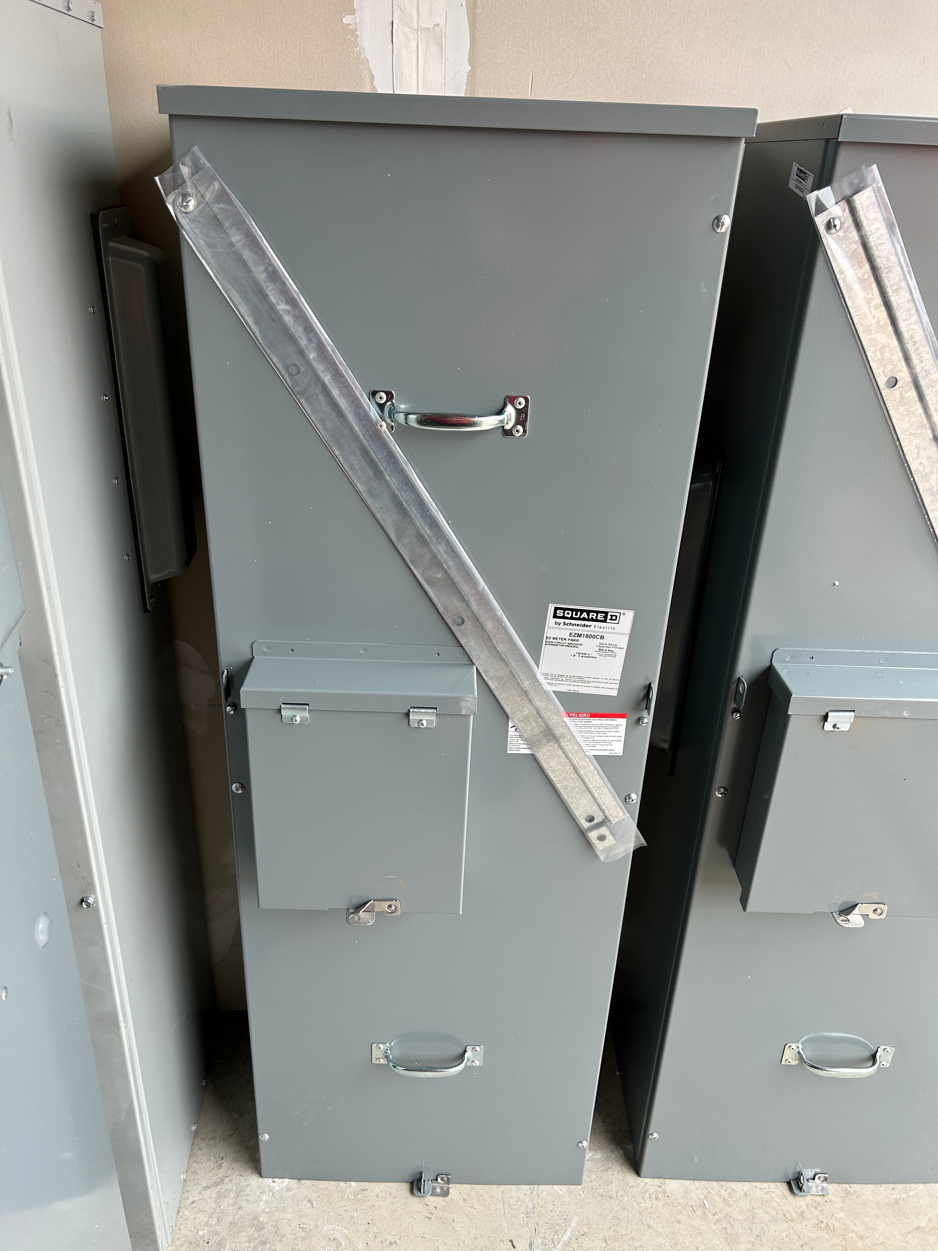 Square D EZM1800CB 800A Main Circuit Breaker Disconnect