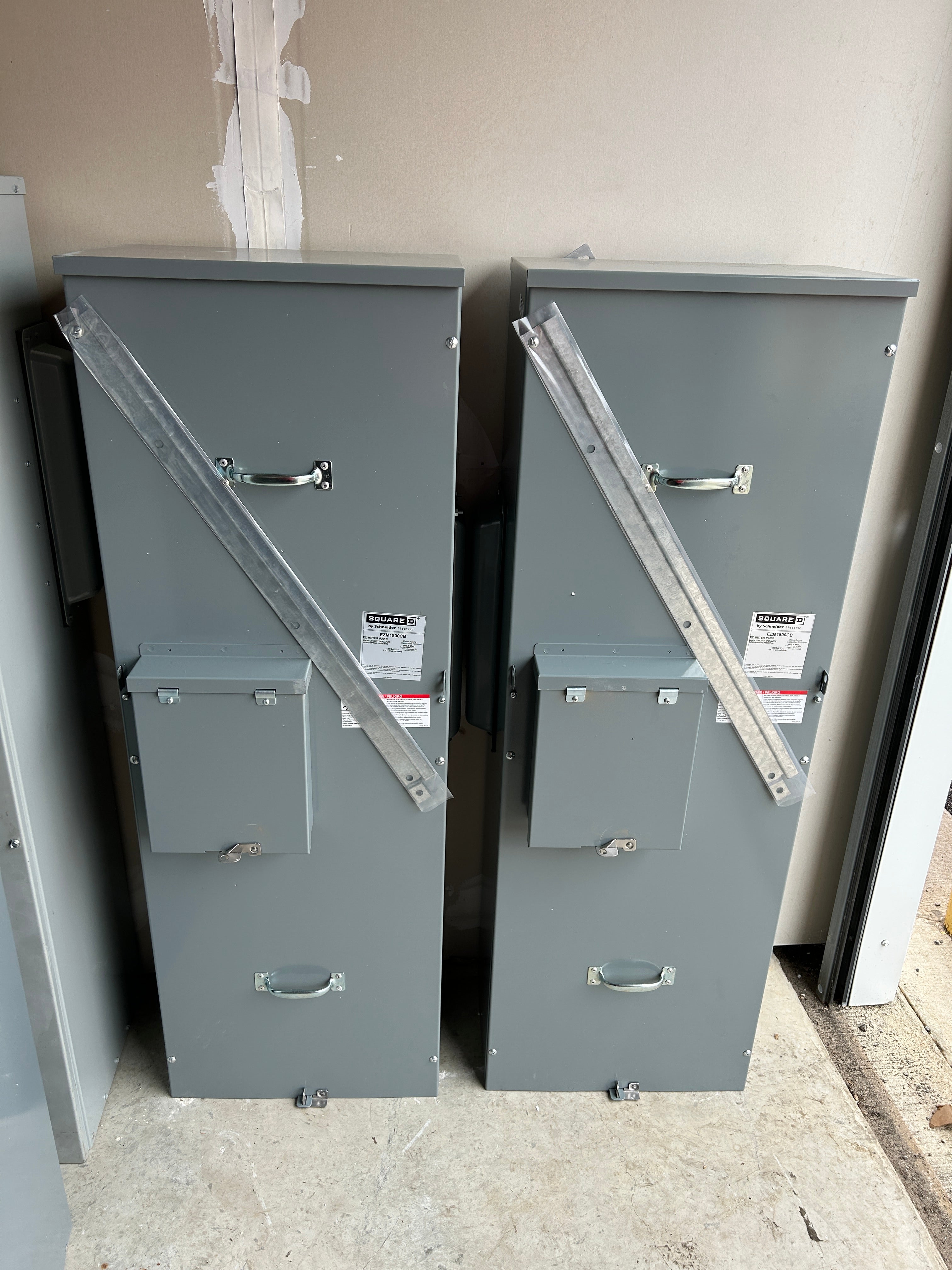 Square D EZM1800CB 800A Main Circuit Breaker Disconnect