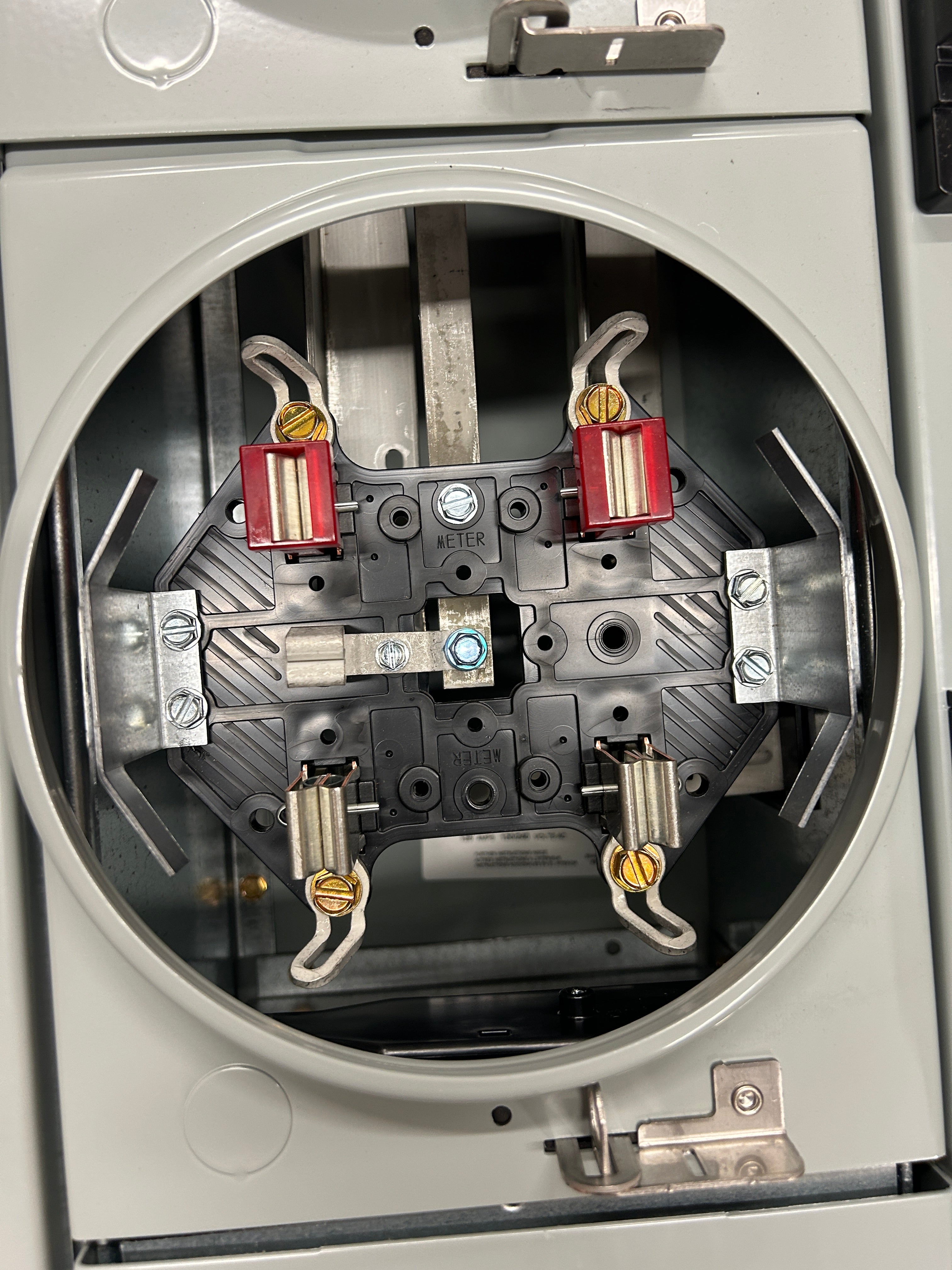 Eaton 1MP4124RRLB 1PH In / 1PH Out 4 Gang 125A Socket 400A Busbar Ringless Horn Bypass Meter Pack (Copy)