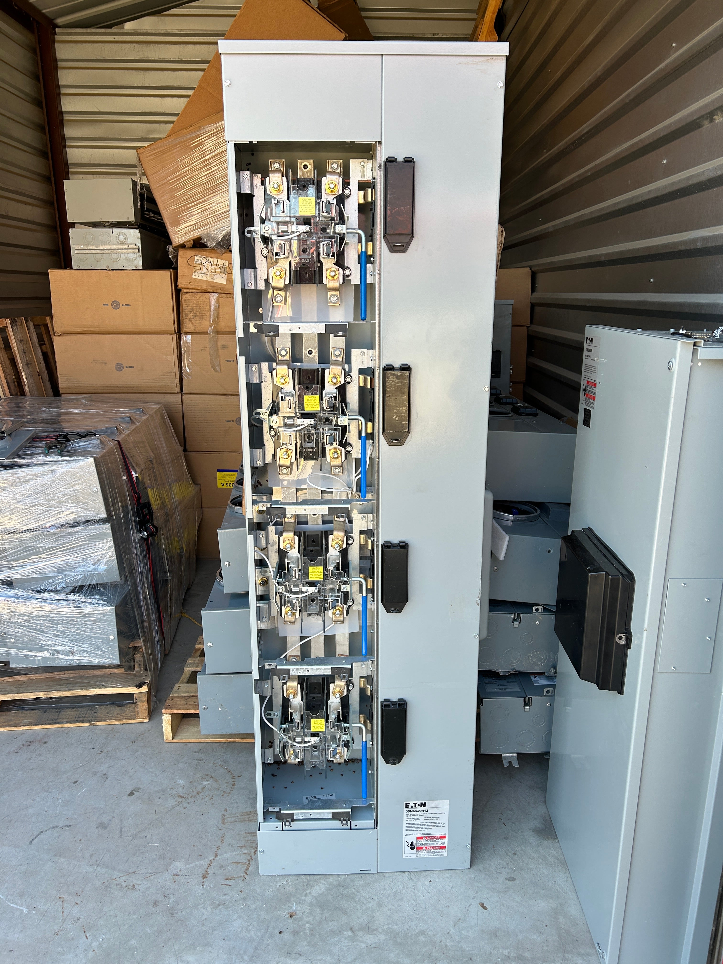 Eaton 35MM420R12 3PH In / 1PH Out 4 Gang 225A Socket Ringless Lever Bypass 1200A Bus Meter Stack