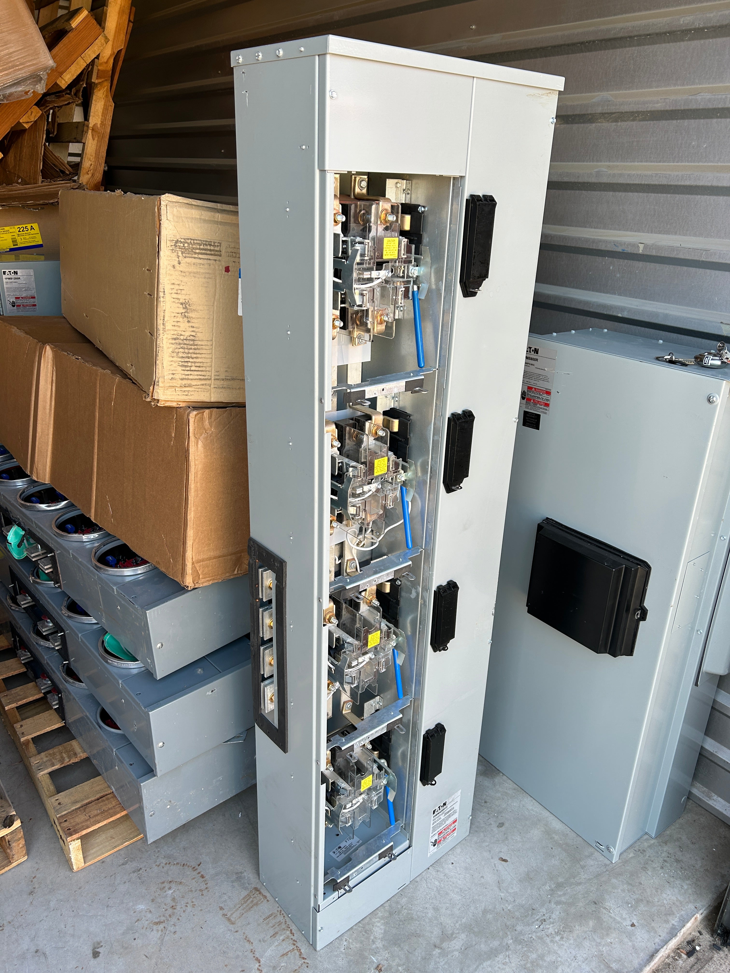 Eaton 35MM420R12 3PH In / 1PH Out 4 Gang 225A Socket Ringless Lever Bypass 1200A Bus Meter Stack
