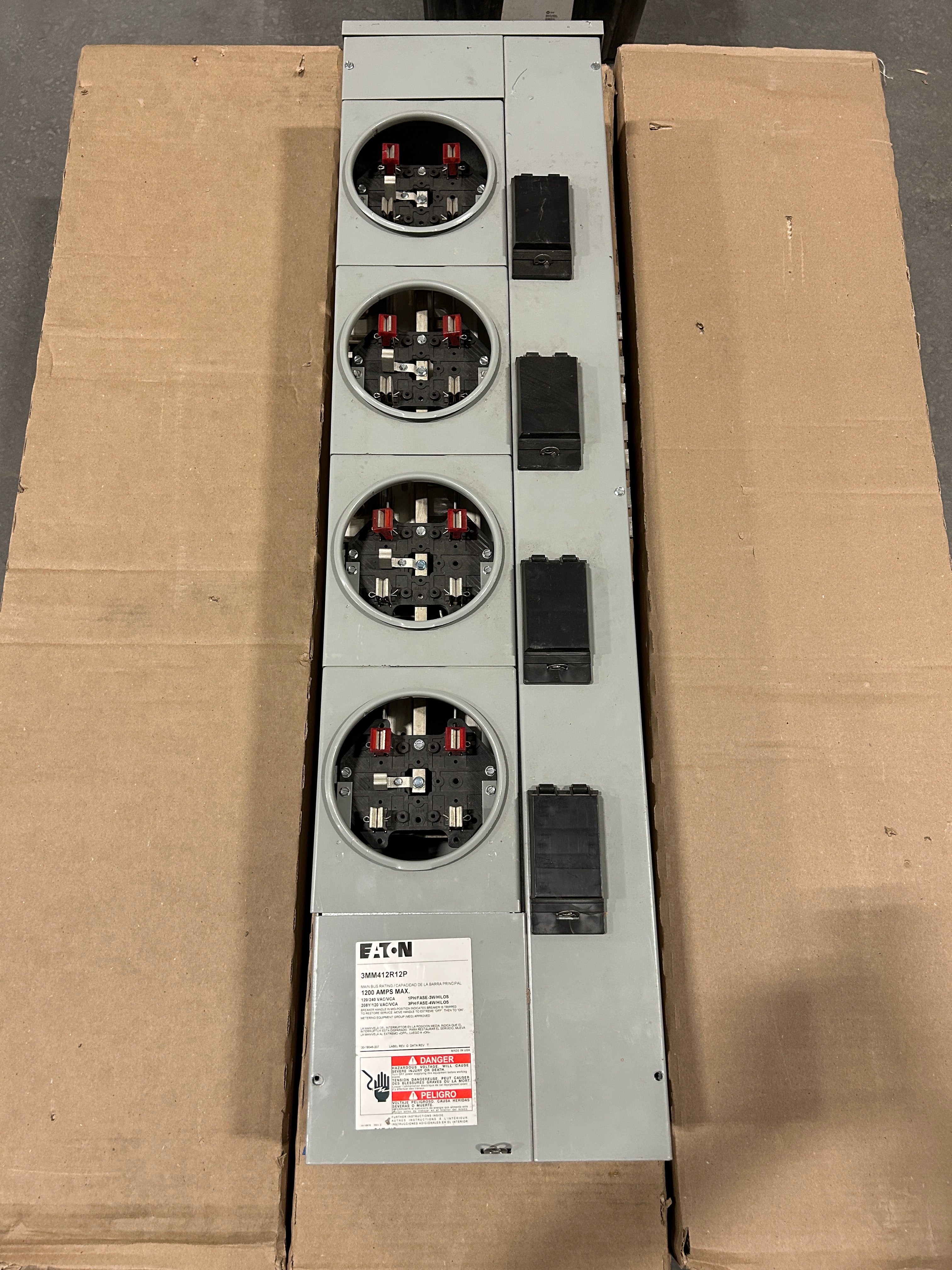 Eaton 3MM412R12P Three Phase In / Single Phase Out 4-Gang 125A Socket Ringed 1200A Bus  Meter Stack