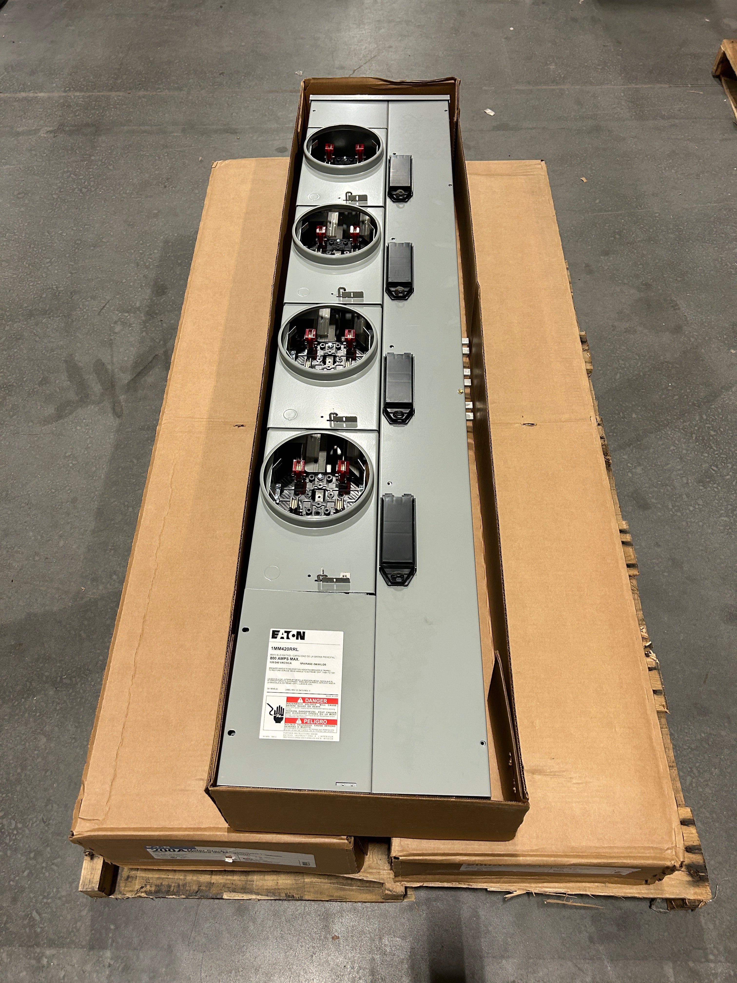 Eaton 1MM420RRL Single Phase 4-Gang 200A Socket Ringless Meter Stack