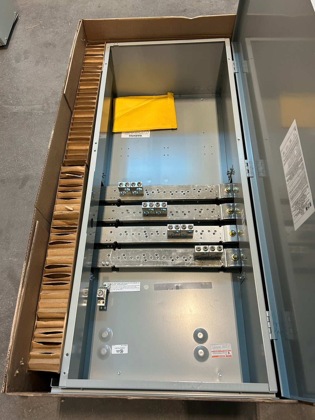 Eaton 3MTB1200R 1200A Three Phase Main Tap Box