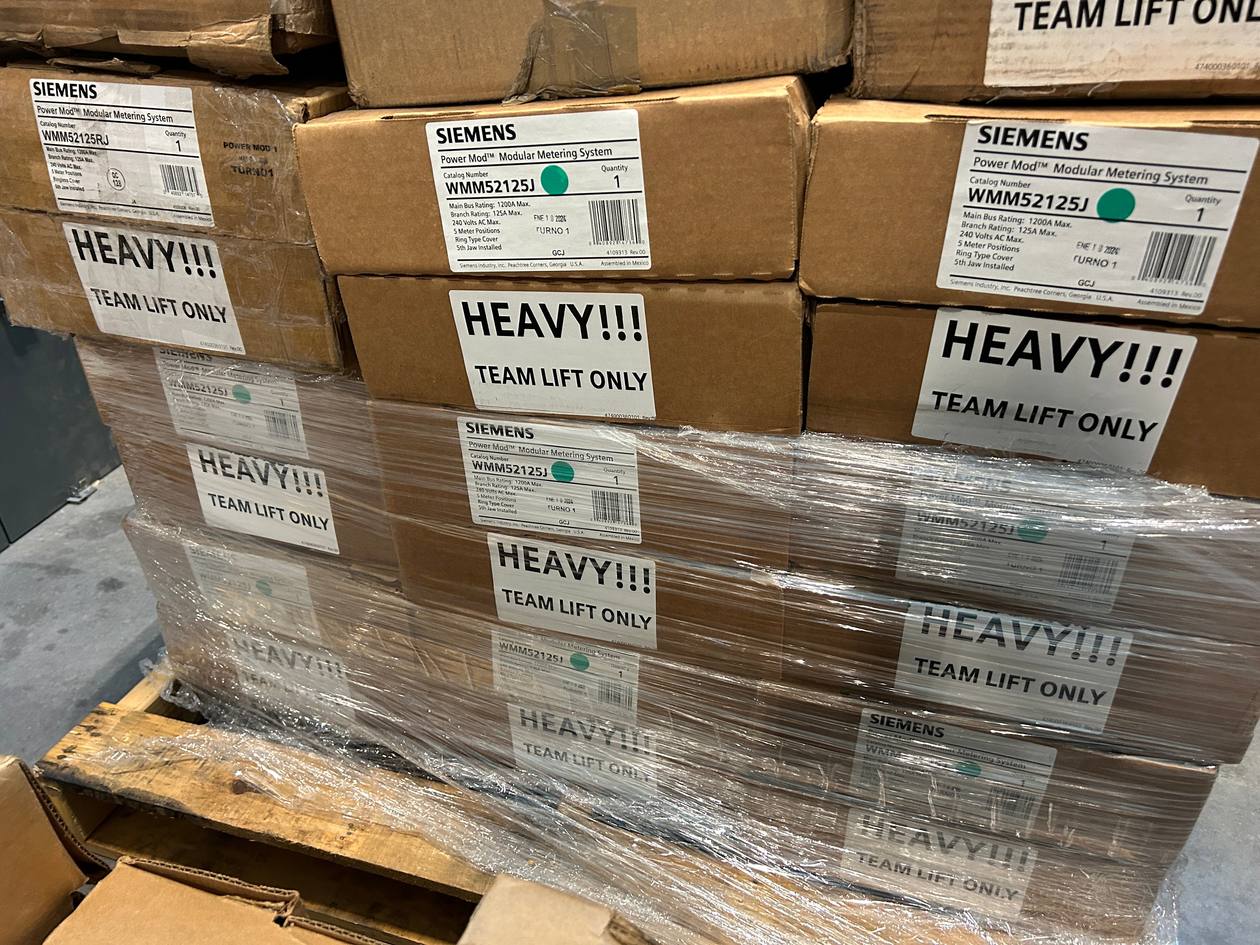 Siemens WMM52125J 3PH In / 1PH Out 5 Gang 125A Socket Ring Type Meter Stack