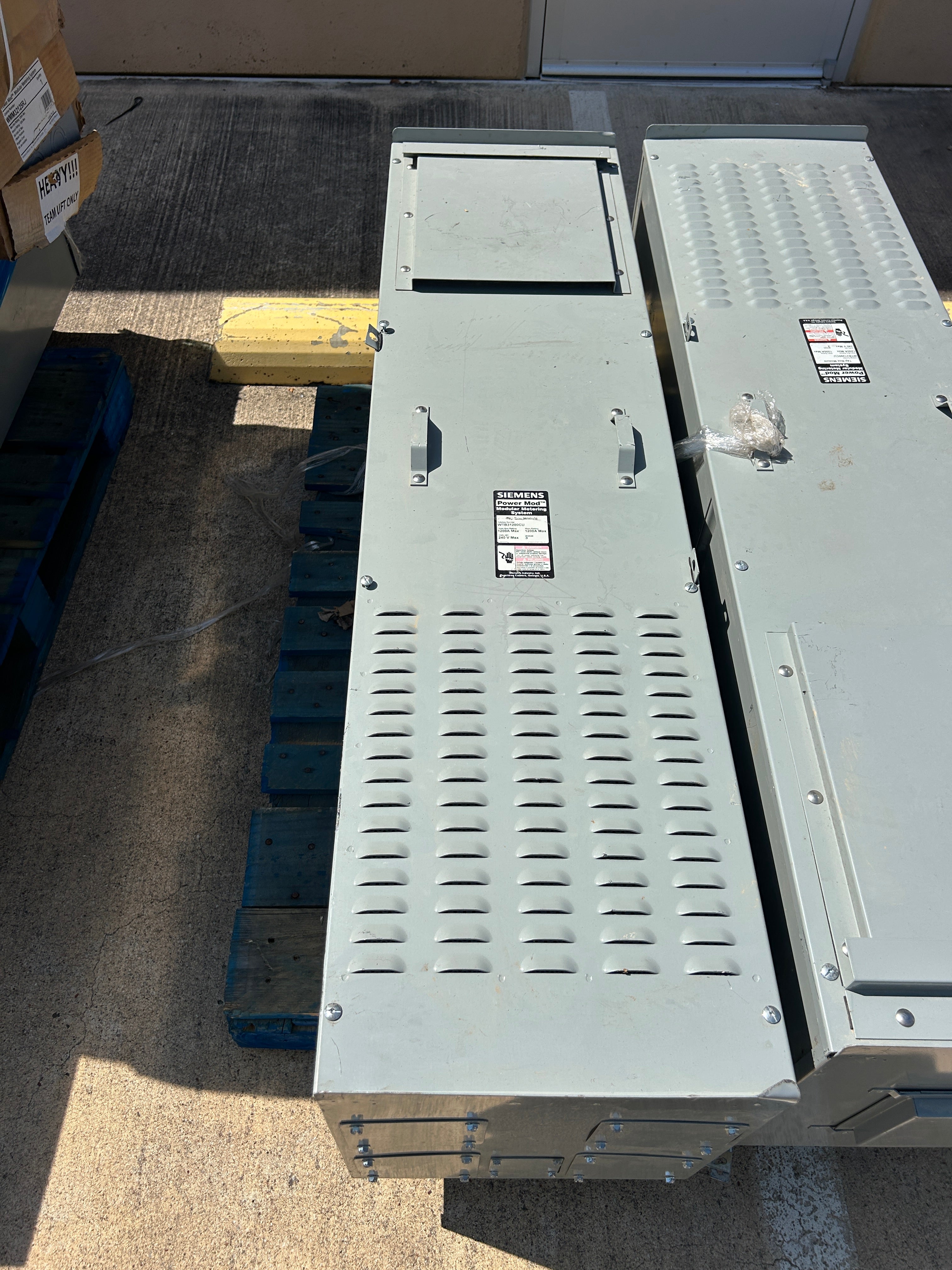 Siemens WTB31200CU 3PH 1200A 100kAIC Underground or Overhead Tap Box