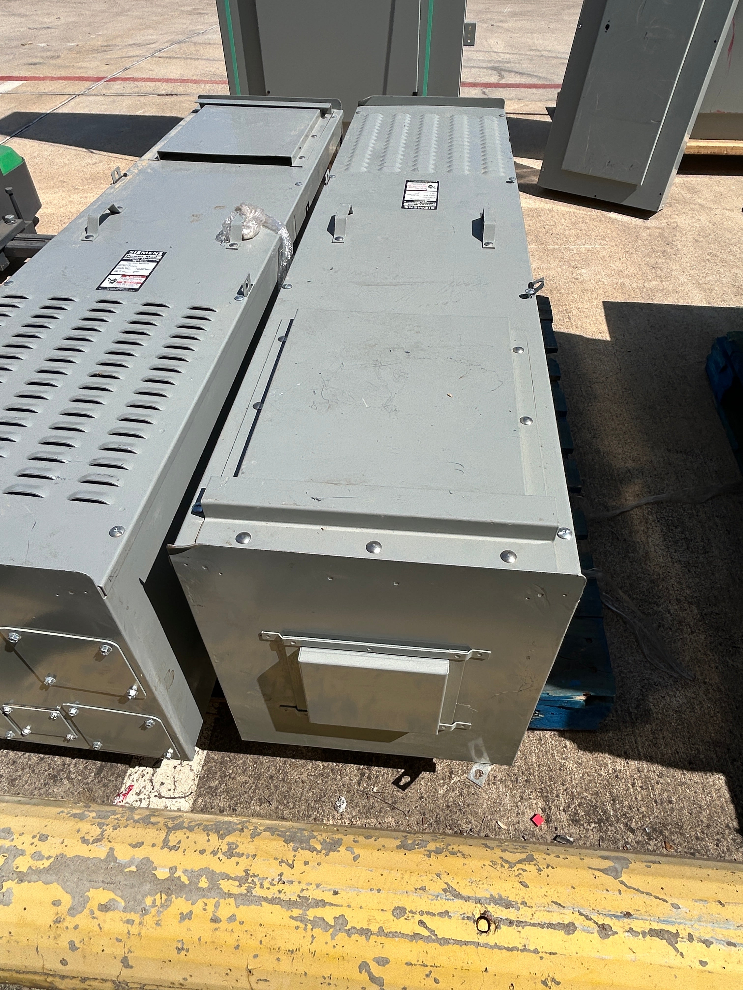 Siemens WTB31200CU 3PH 1200A 100kAIC Underground or Overhead Tap Box
