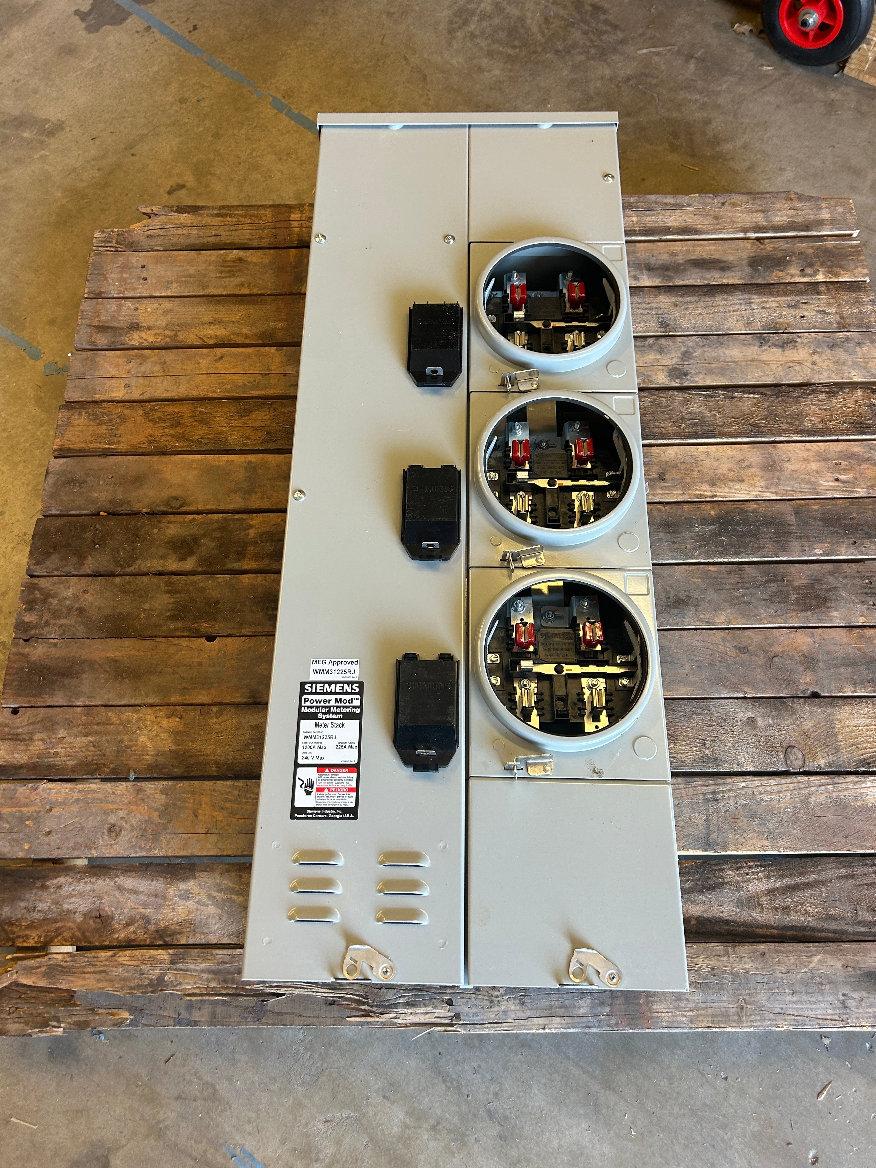 32 Meter Stack Siemens WMM31225RJ Single Phase 225A Socket Ringless Meter Stack